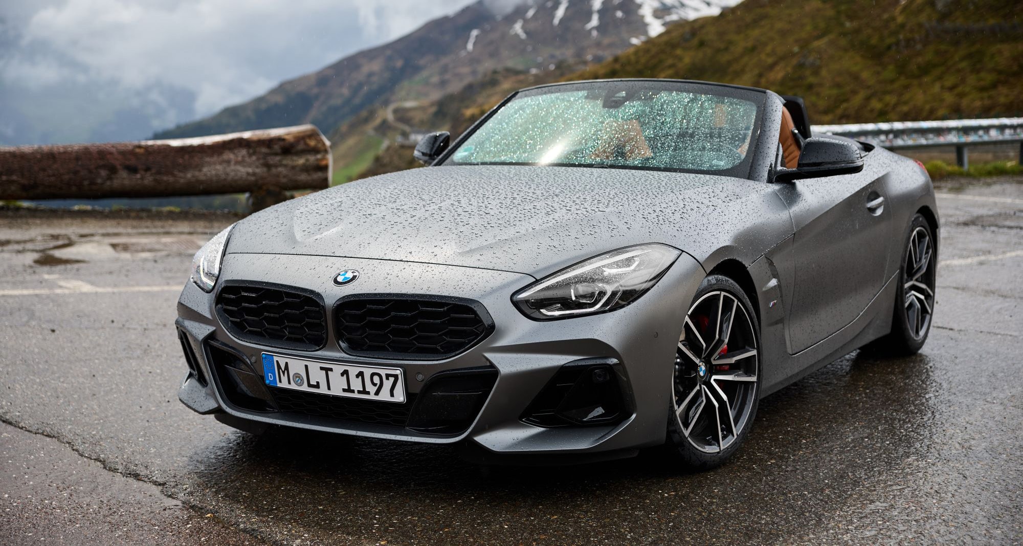 Primer plano del sistema de control en el interior del BMW Z4.