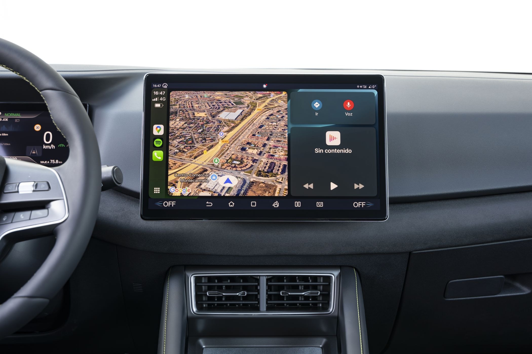 Vista frontal del BYD Atto 2, demostrando su robustez y estilo moderno.