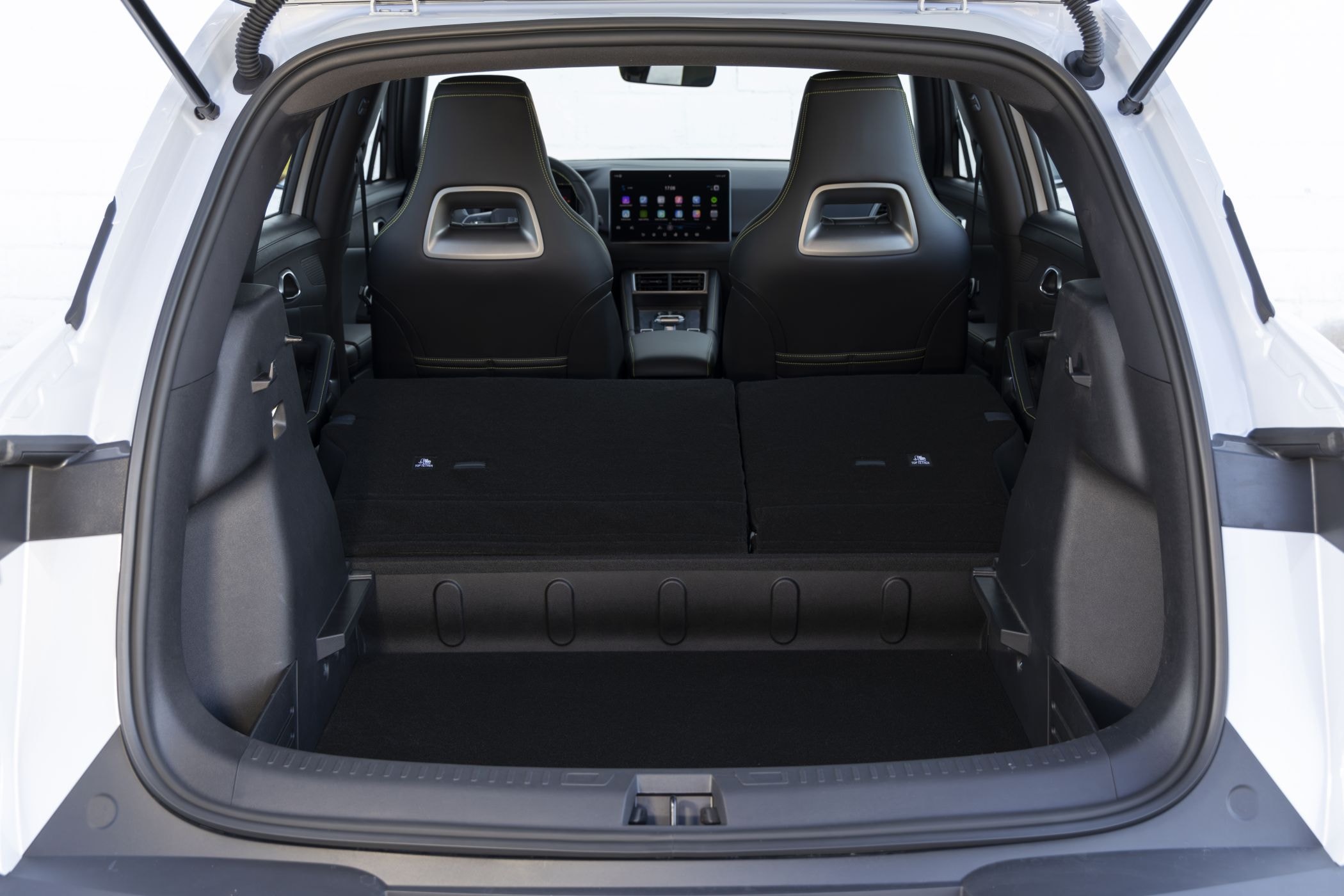 Asientos delanteros del BYD Atto 2, con un diseño ergonómico.