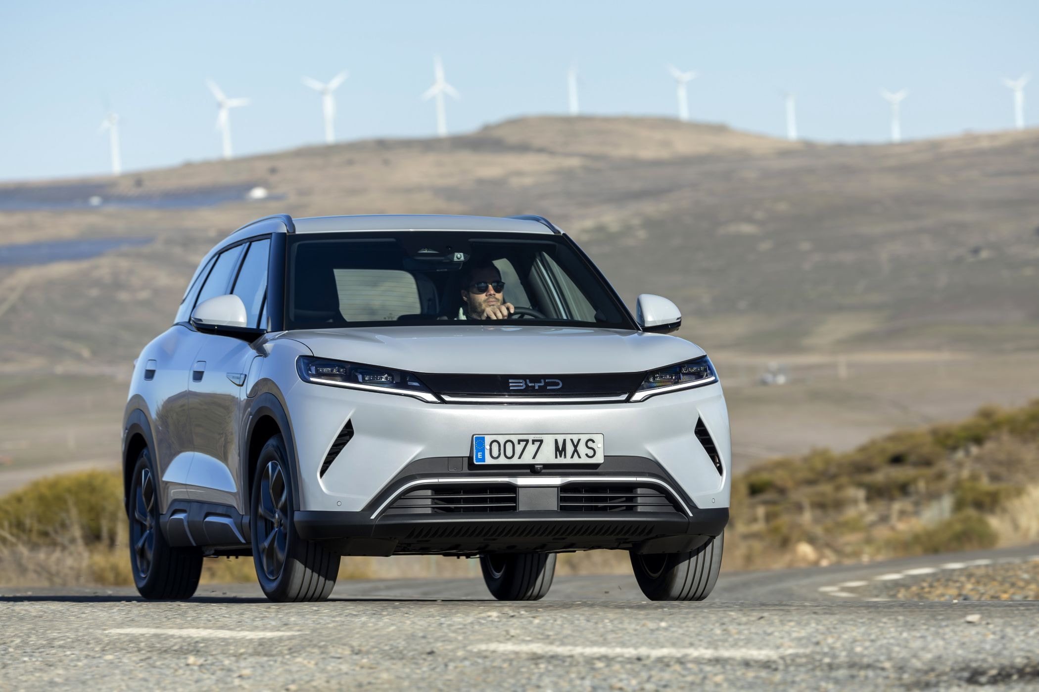 Apertura del ángulo frontal del Atto 2, enfatizando su elegancia.