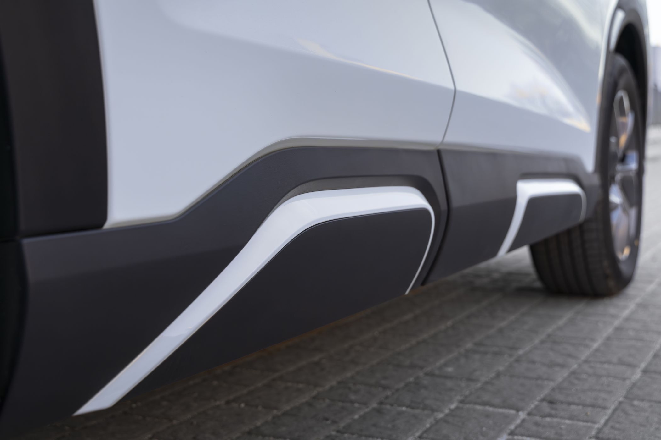 Acercamiento al logo BYD Atto 2, un símbolo de innovación y calidad.