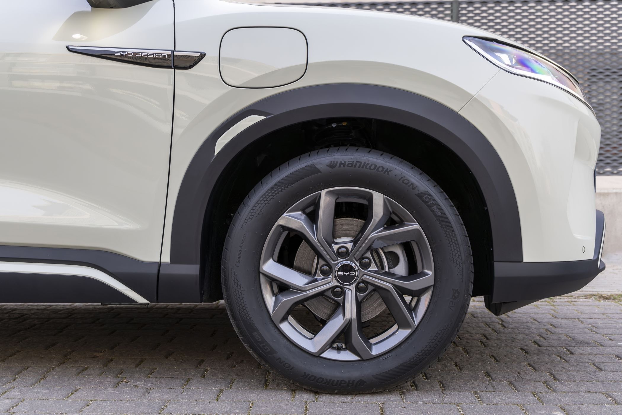 Pantalla central del BYD Atto 2, ofreciendo tecnología de punta y conectividad.