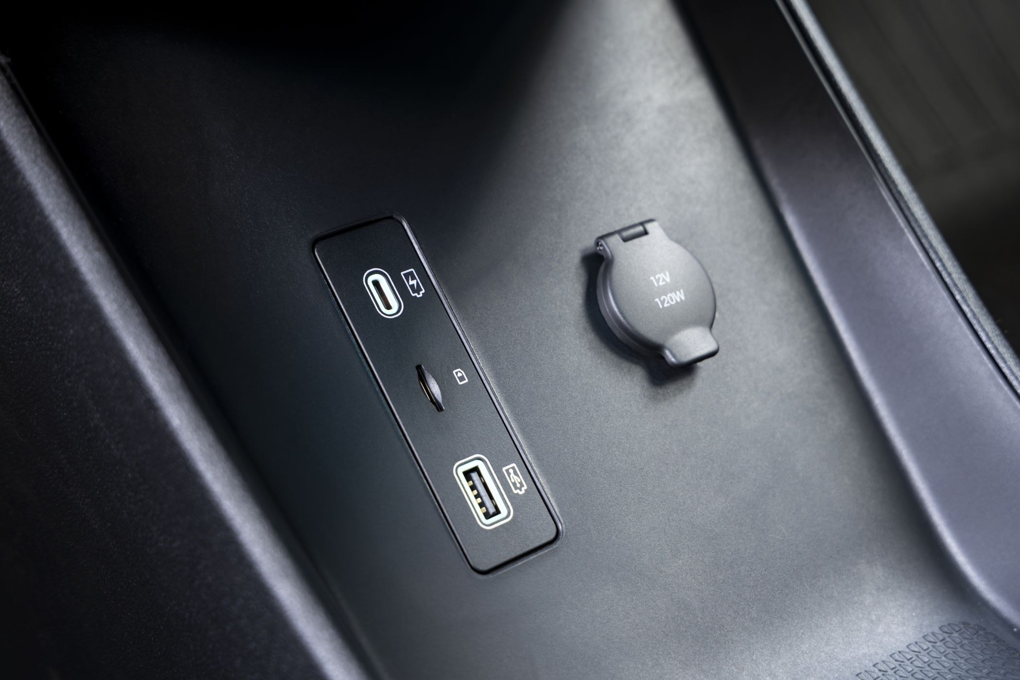 Funciones de control en el volante que mejoran la comodidad al conducir.