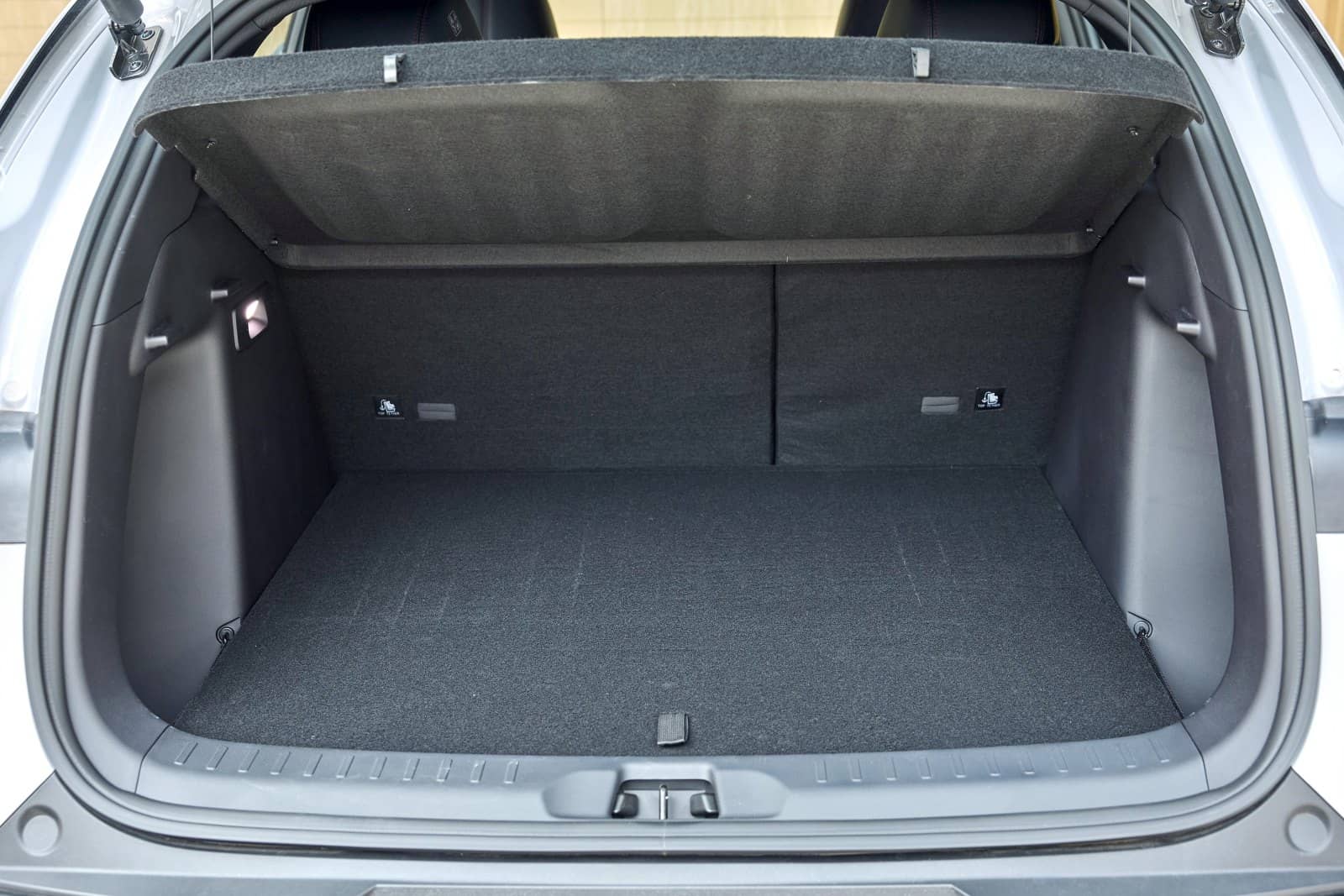 Maletero espacioso del BYD Atto3, ideal para viajes y cargas grandes.