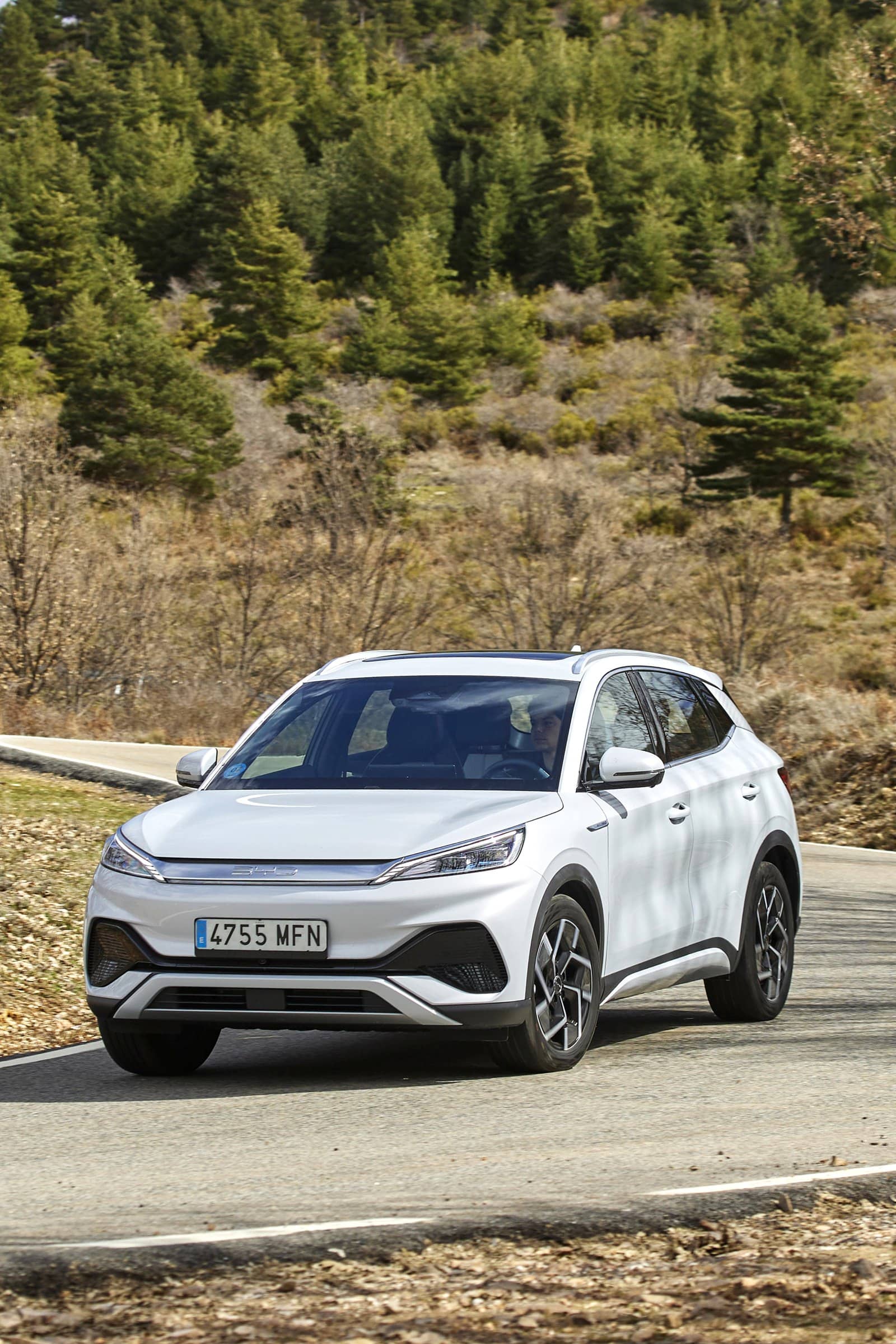 BYD Atto3 en un entorno dinámico y natural.