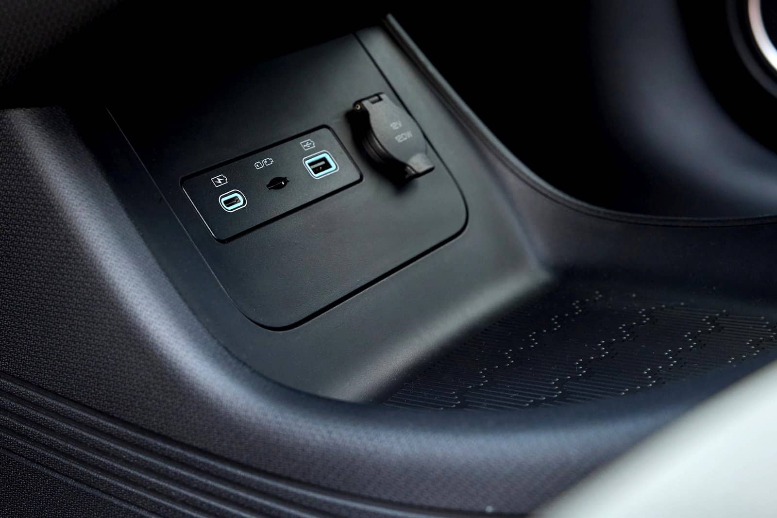 Vista de los controles de ajuste de asiento del BYD Atto3.