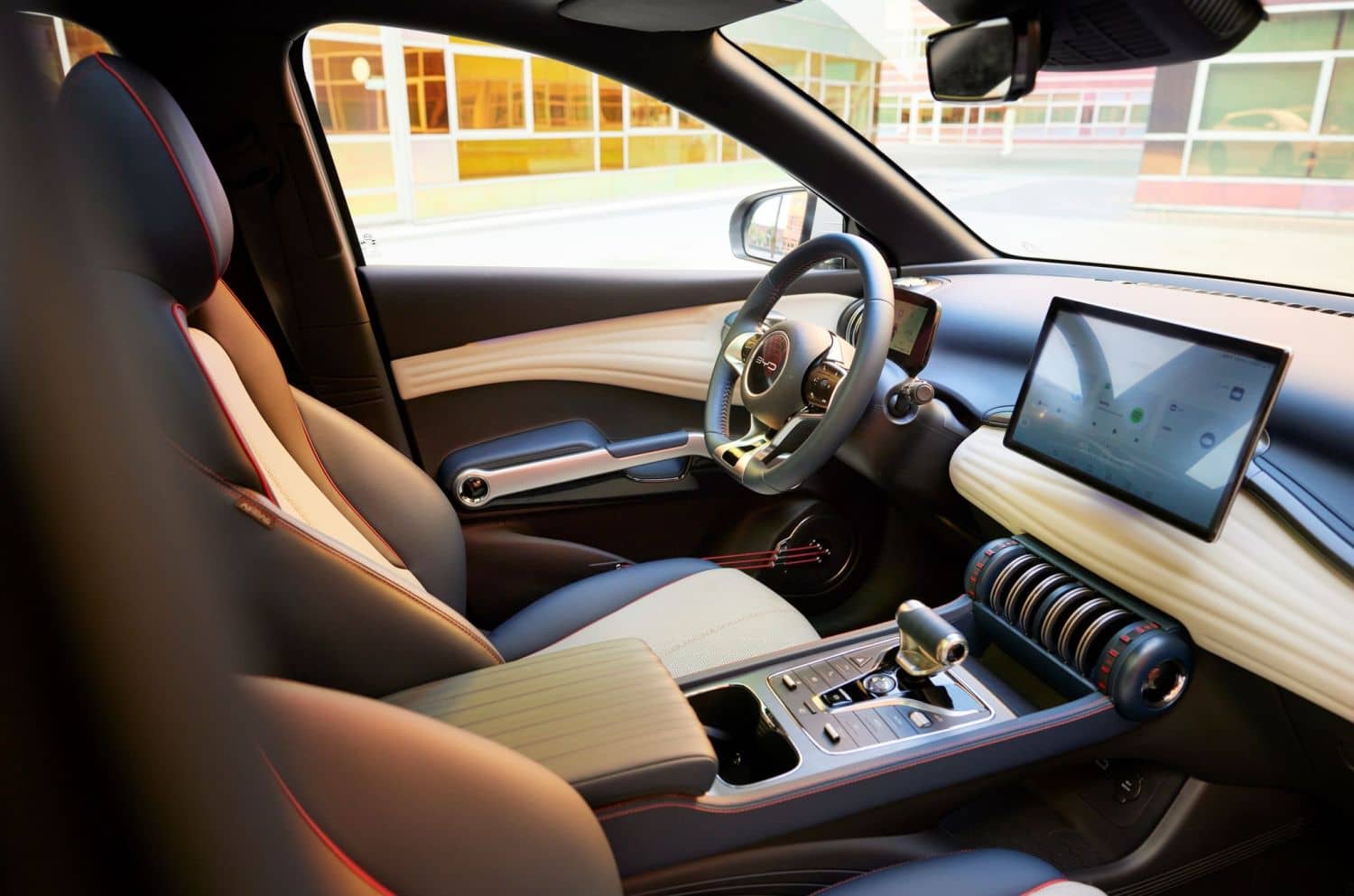 Detalle de los asientos y diseño interior del BYD Atto3