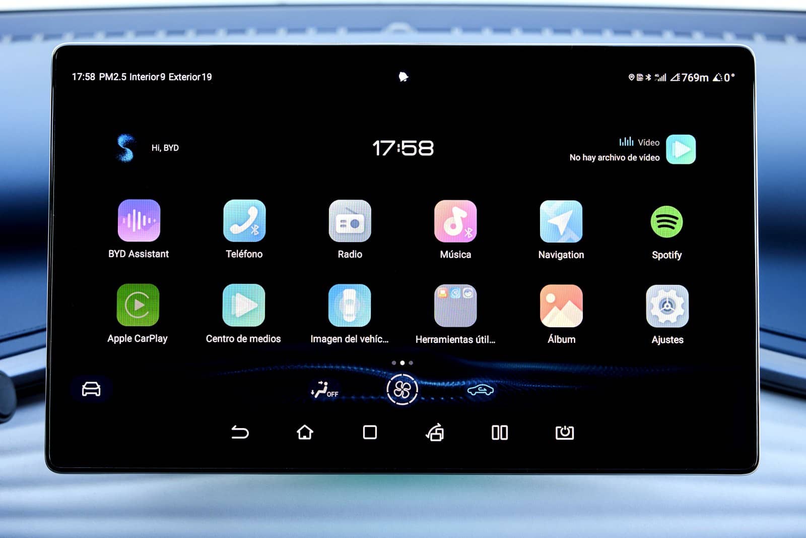 Sistema de infotenimiento con pantalla táctil en el BYD Atto 3.
