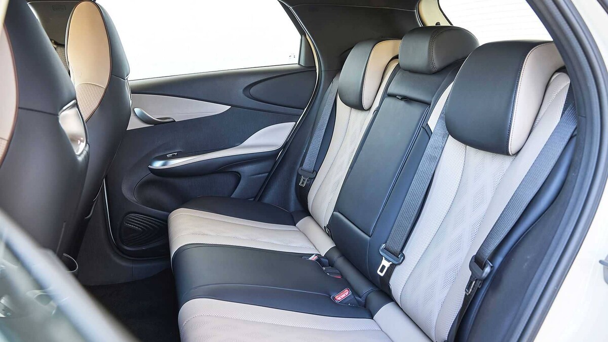 Asientos traseros del BYD Dolphin, confort y espacio interior. Asientos traseros del BYD Dolphin, confort y espacio interior.