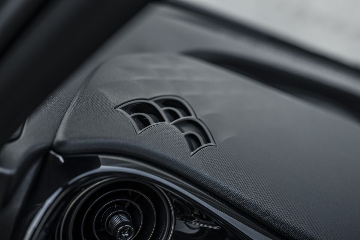 Detalle del salpicadero con acabados modernos y ventilación eficiente. Detalle del salpicadero con acabados modernos y ventilación eficiente.