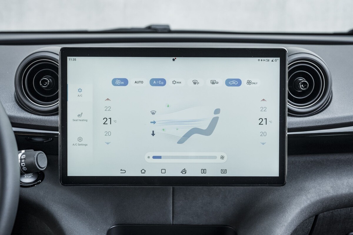 Pantalla del gestor de energía en el BYD Dolphin, monitoreando consumo y carga. Pantalla del gestor de energía en el BYD Dolphin, monitoreando consumo y carga.