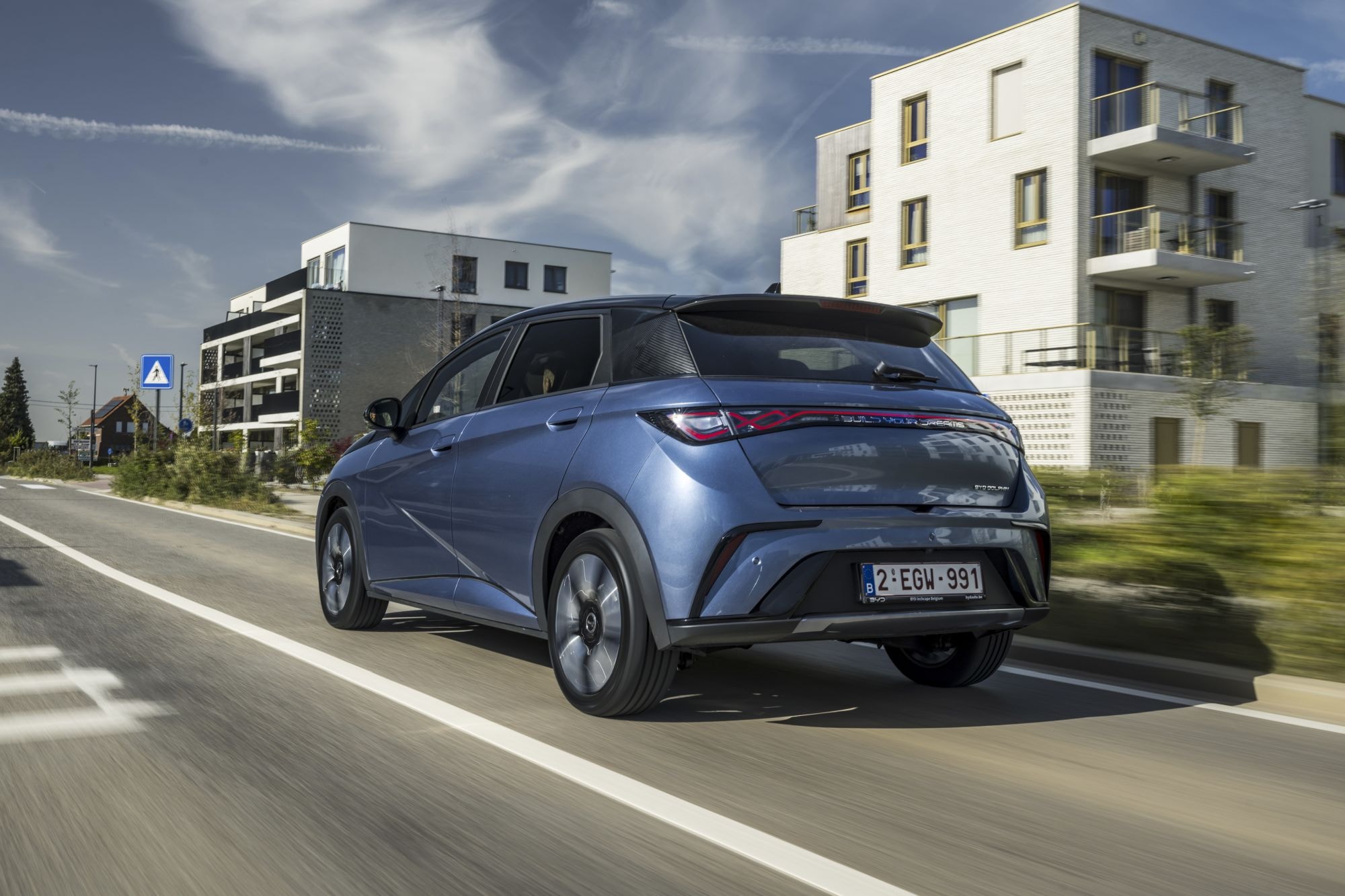 Dolphin en carretera, su estilo moderno atrae todas las miradas.