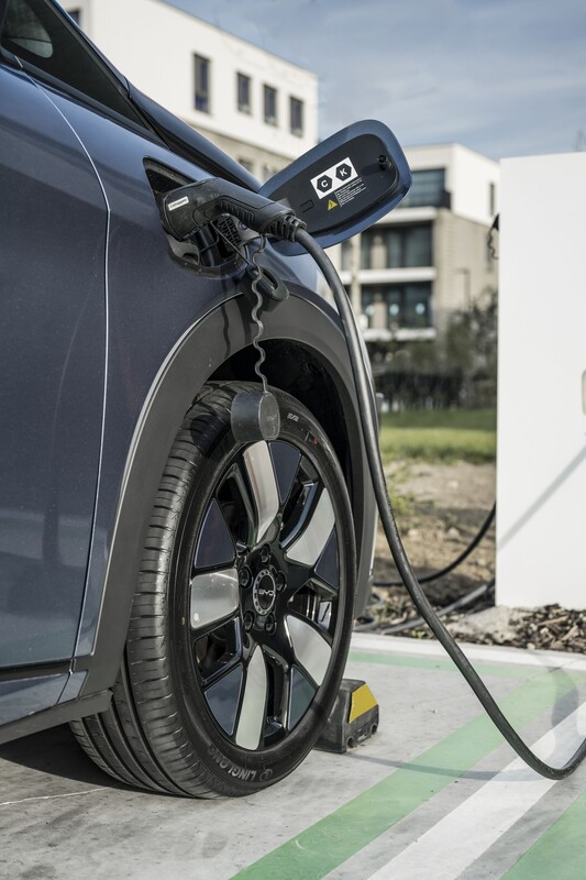 Conector de carga del BYD Dolphin, optimizado para una carga rápida. Conector de carga del BYD Dolphin, optimizado para una carga rápida.