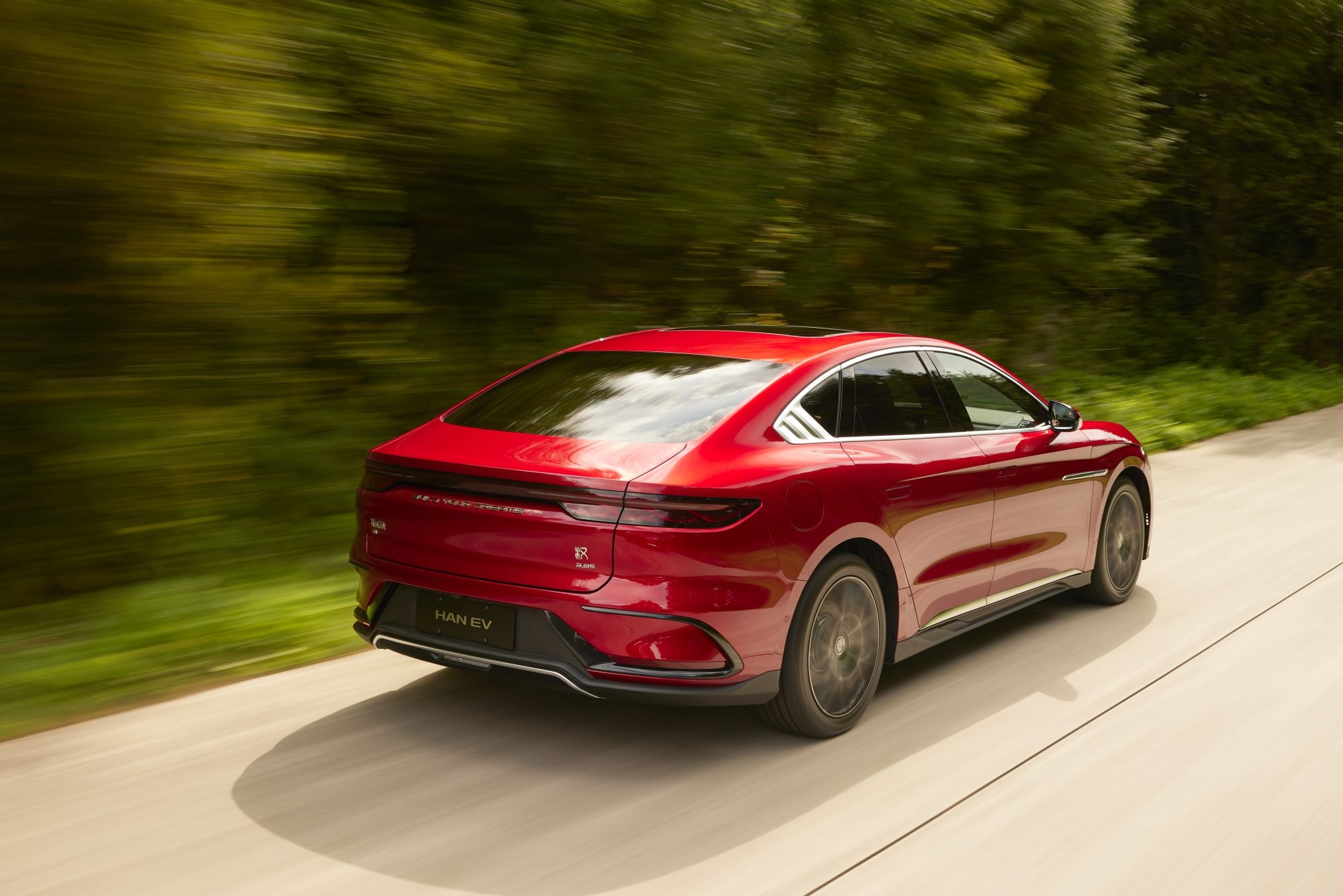 Asientos traseros del BYD Han, mostrando su elegancia y confort.