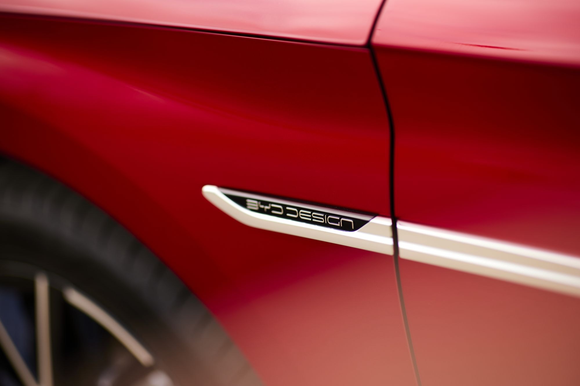 Mecanismo de apertura del BYD Han, reflejando su enfoque en la comodidad.