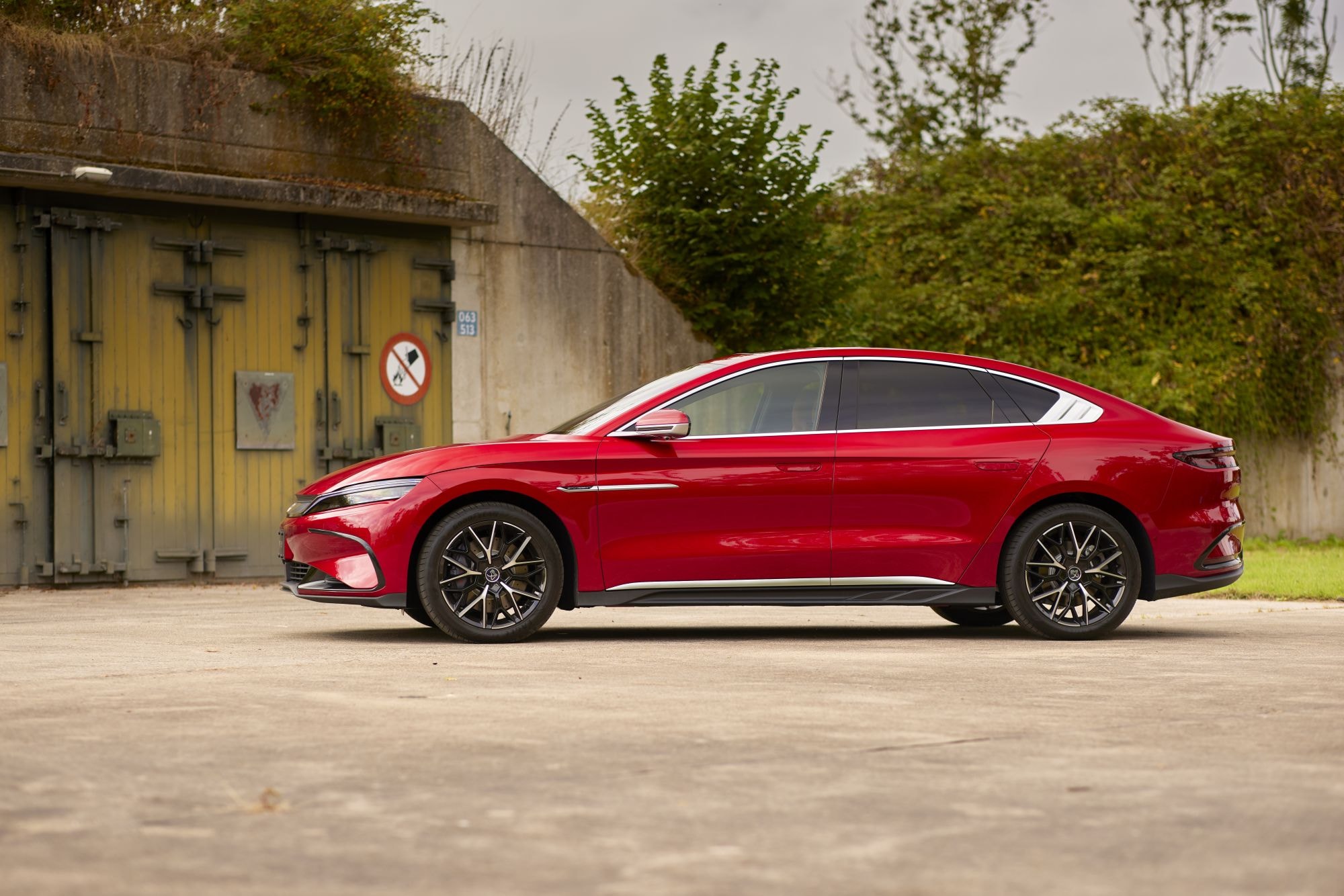 El BYD Han destaca por su diseño aerodinámico y agresivo.