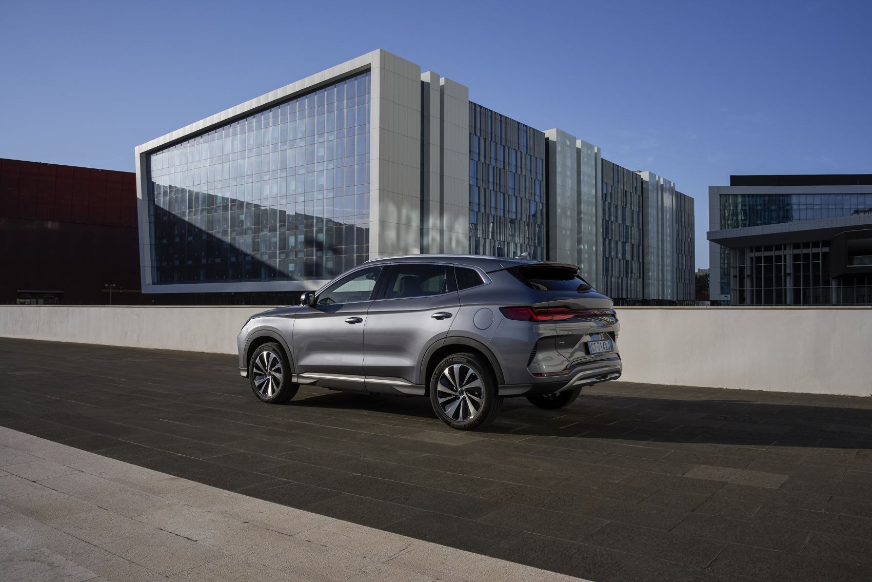 Panel de control intuitivo y asientos ergonómicos.