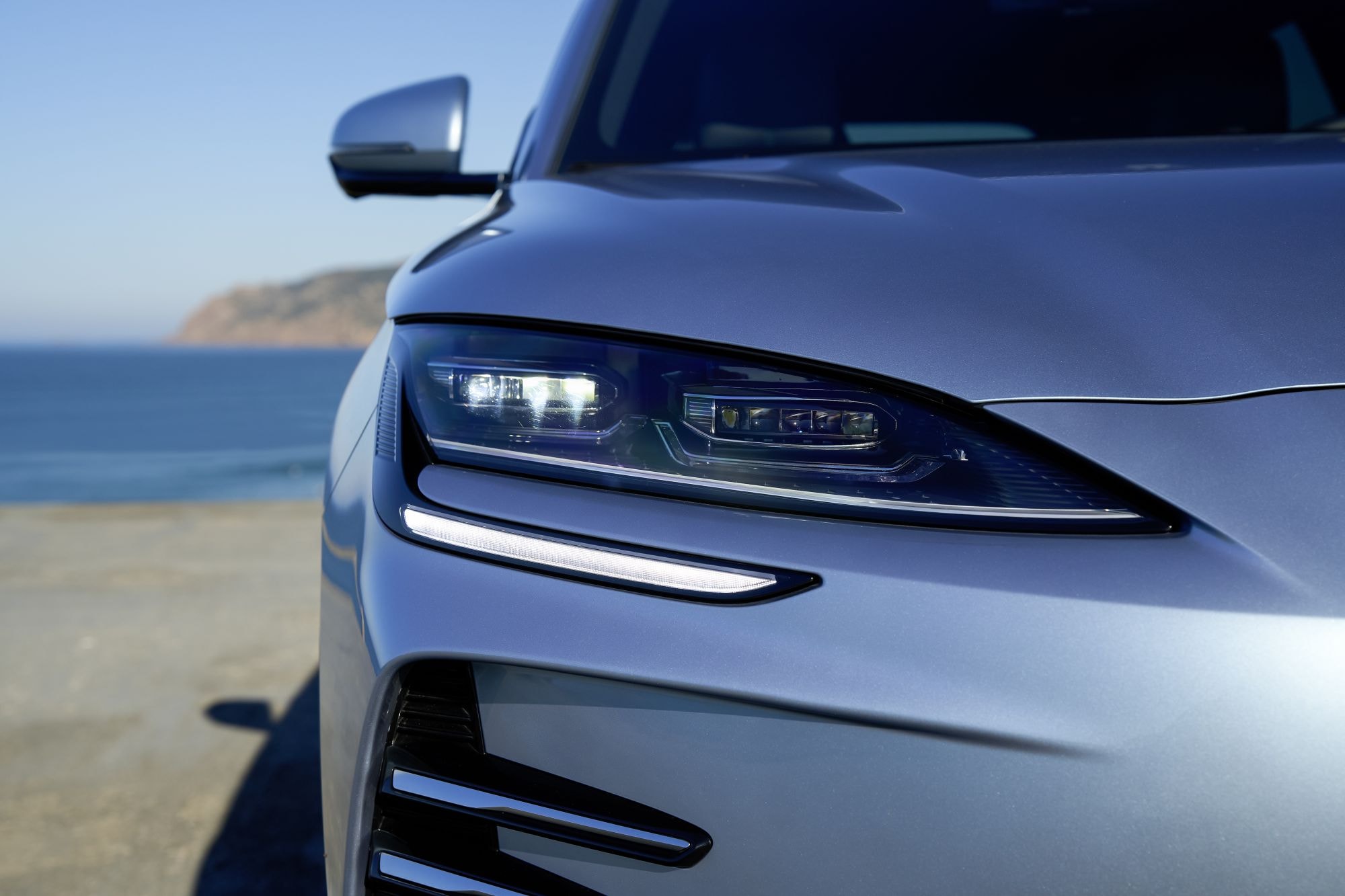 Antena tipo aleta de tiburón en el techo del BYD Seal U.