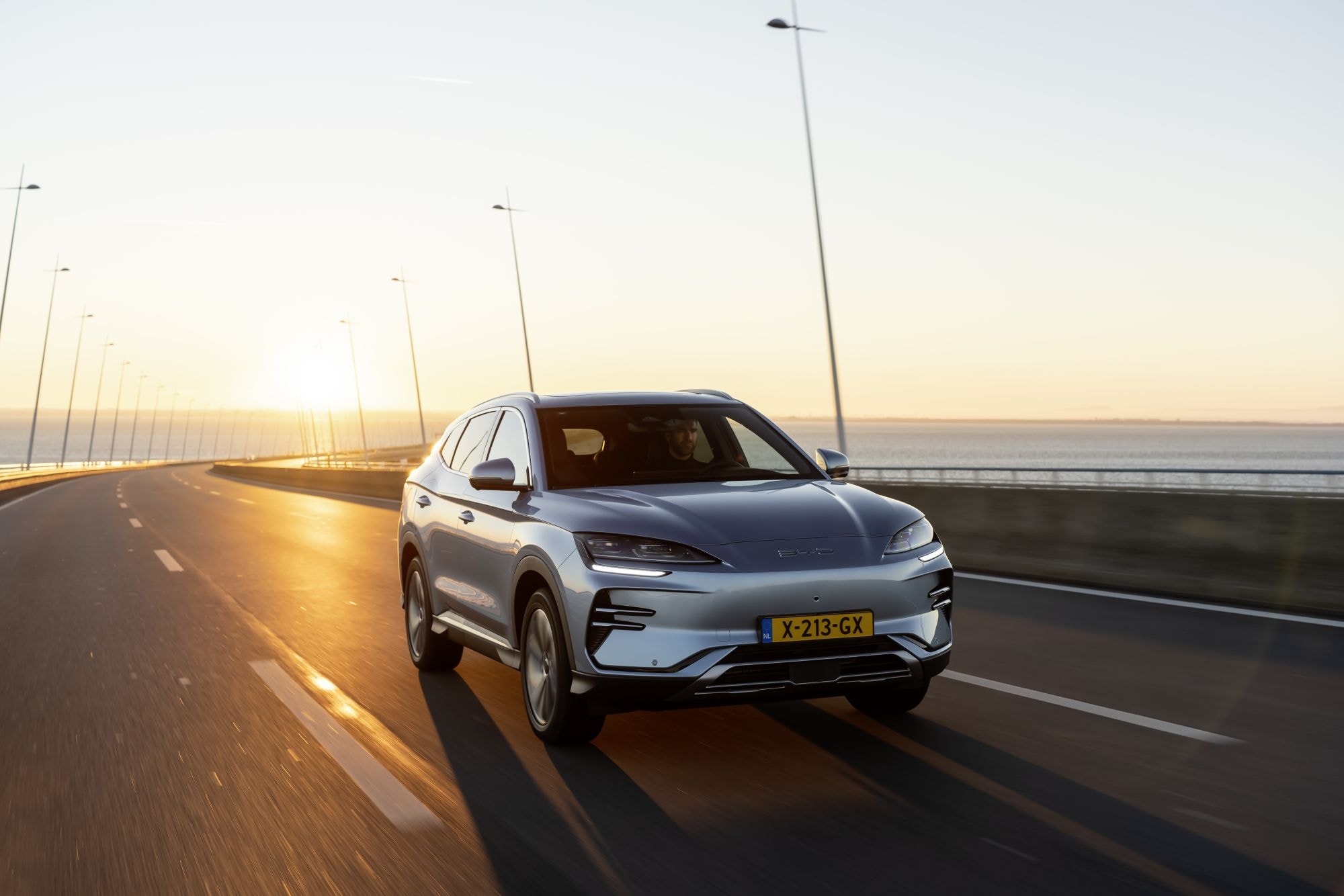 Detalles destacados del lado del BYD Seal U enfatizando su diseño.