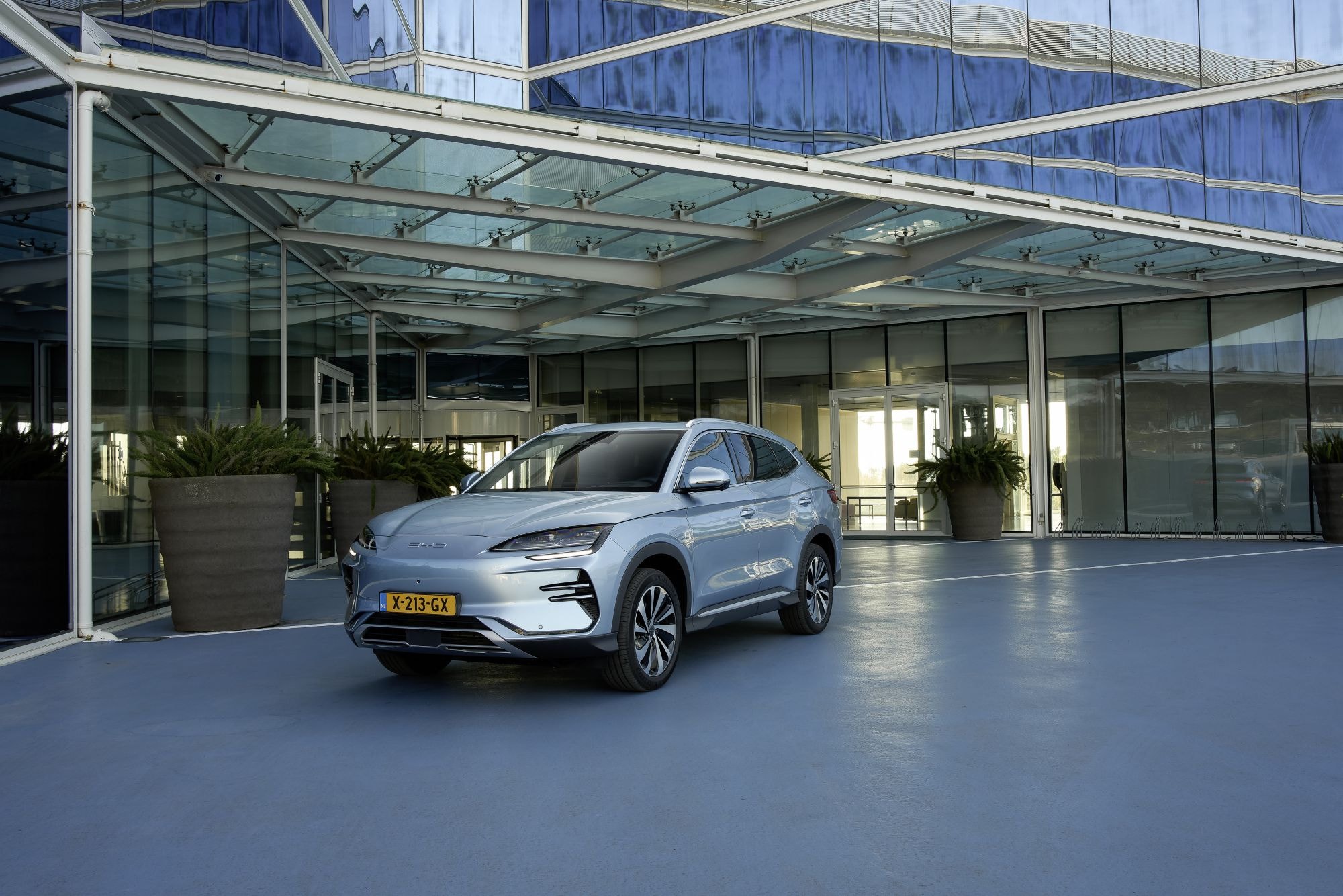 Botón de apertura de maletero en el interior del BYD Seal U.