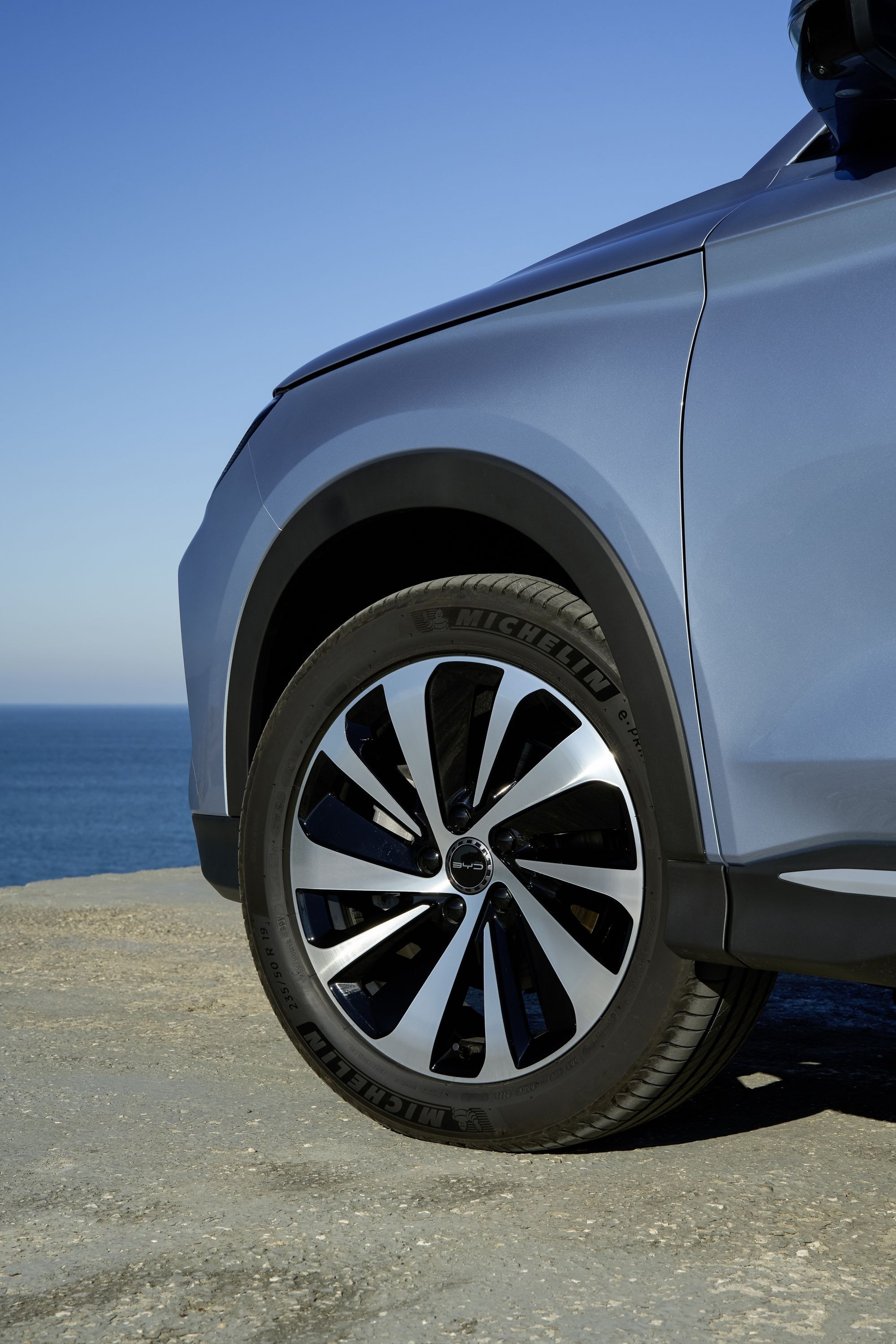 Detalle de la luz trasera que muestra su innovador diseño.