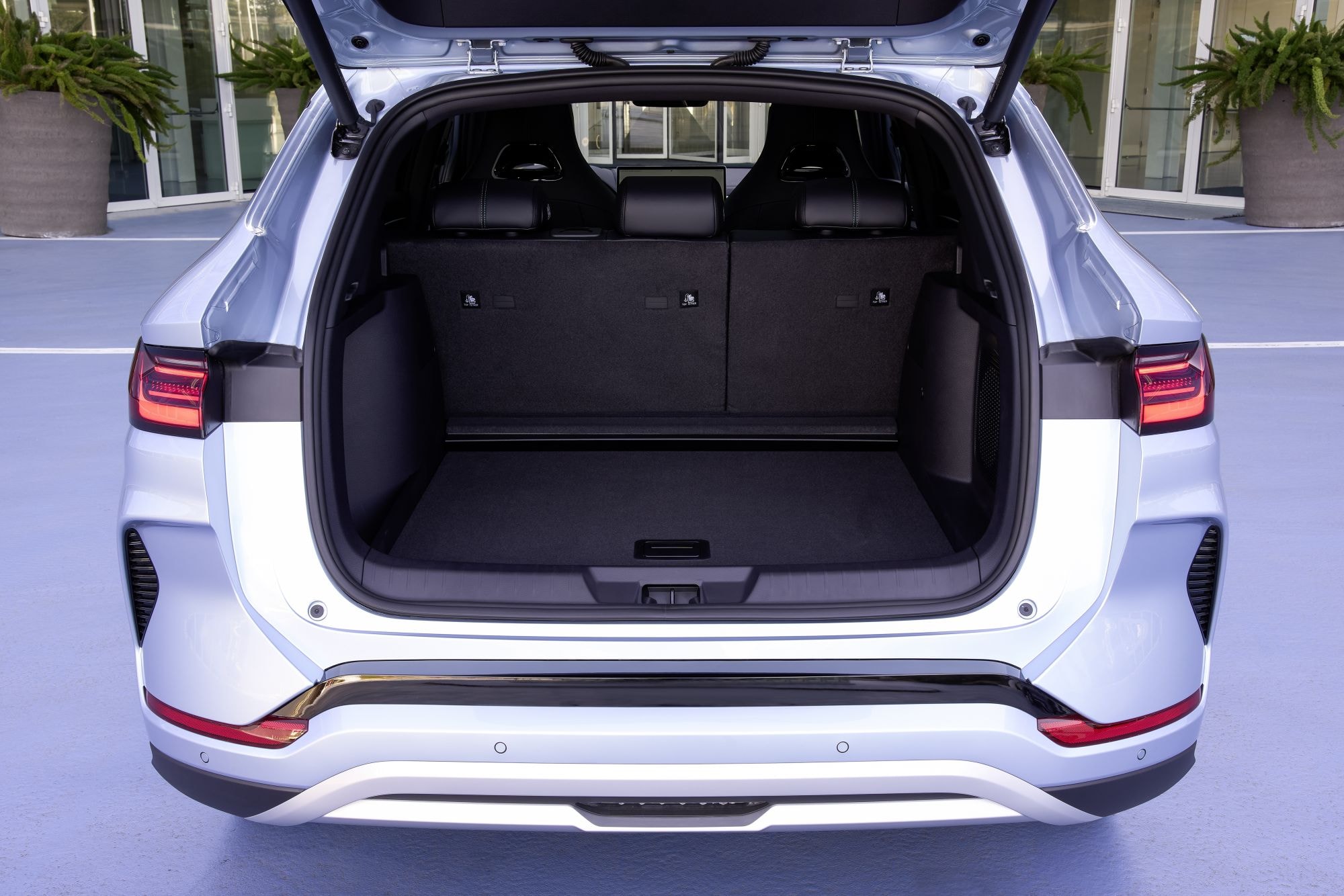Maletero del BYD Seal U con espacio amplio y accesibilidad.