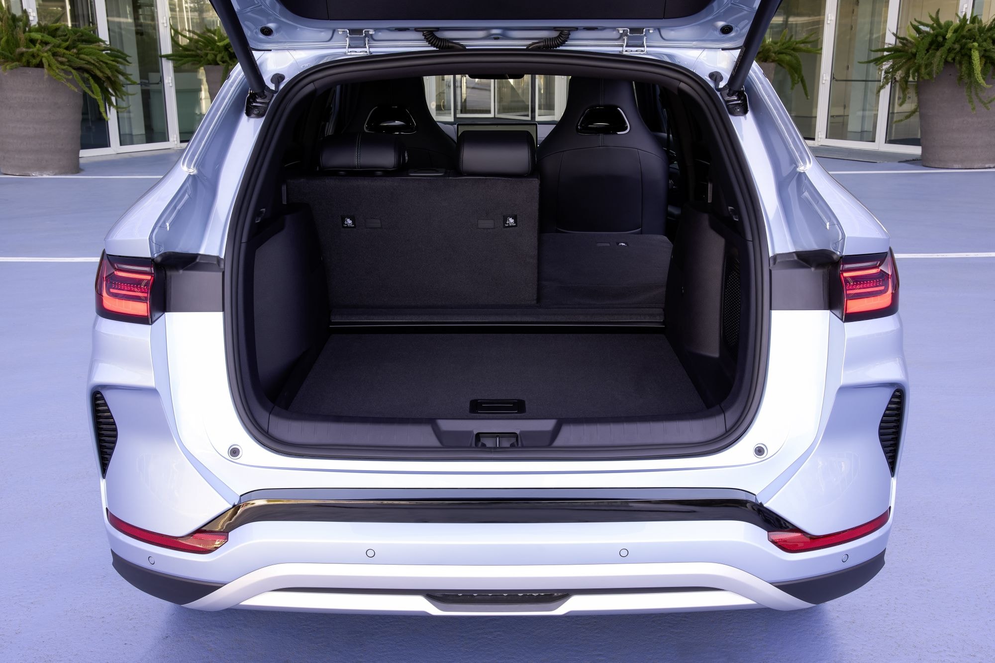 Segunda imagen del maletero, mostrando su capacidad de carga.