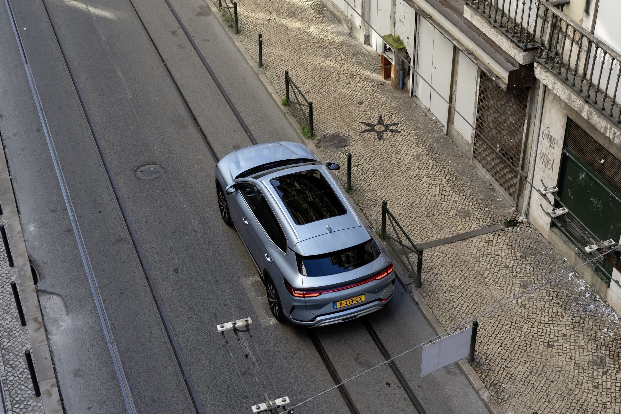 Vista trasera del BYD Seal U, con detalles que resaltan su modernidad y sofisticación.