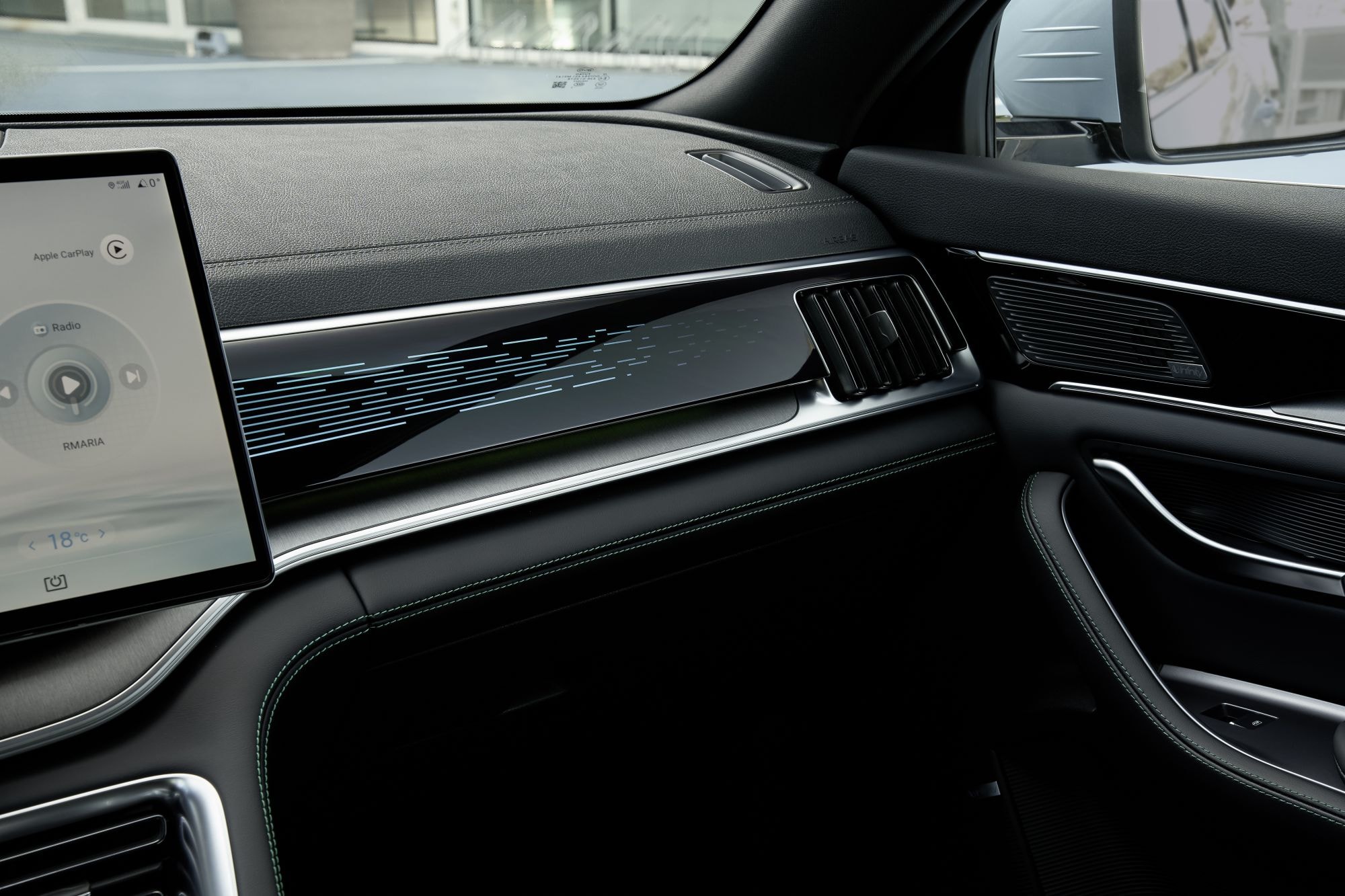 Vista detallada de la consola central del vehículo.