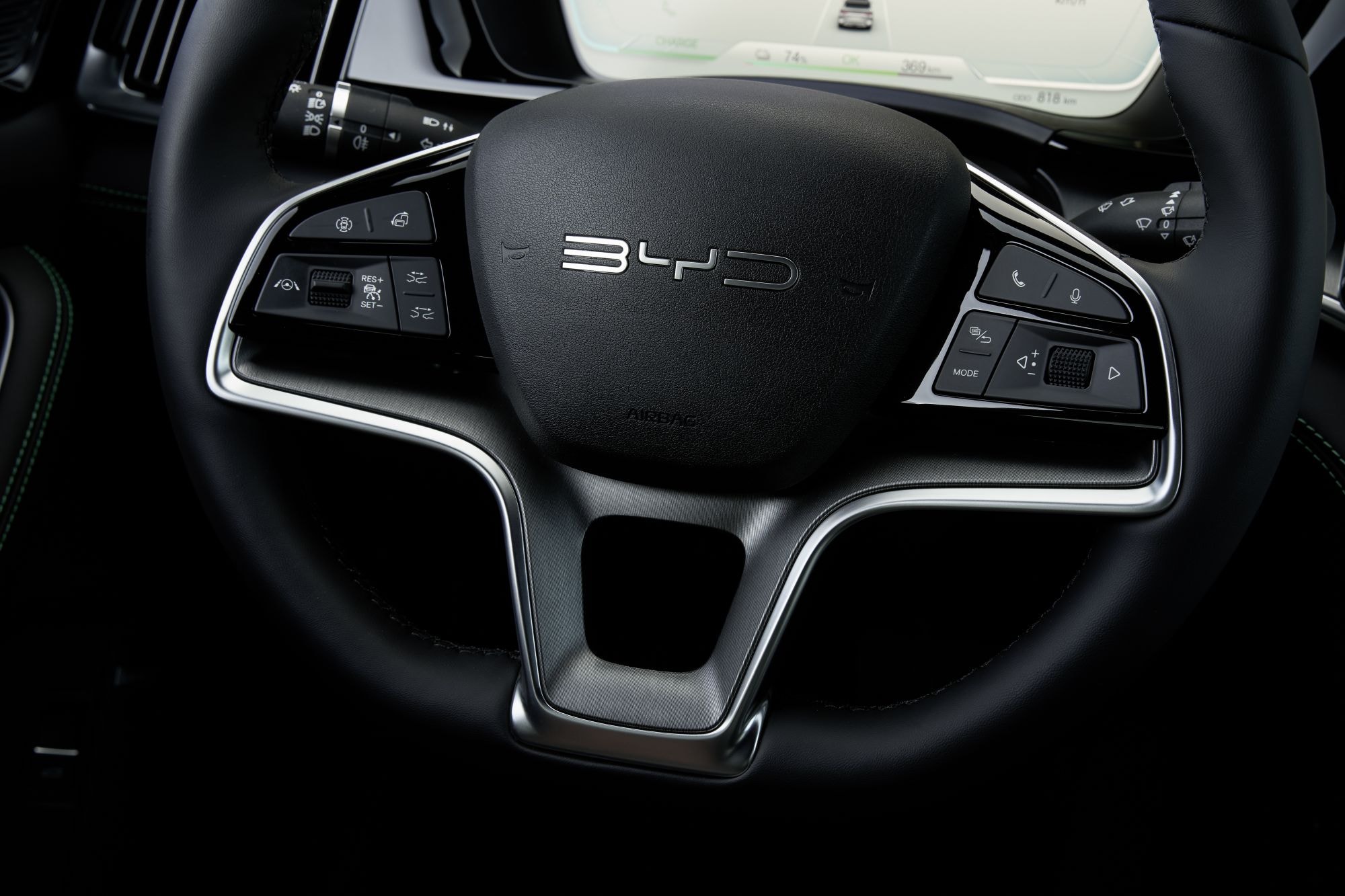 Elementos del tablero destacando diseño moderno.