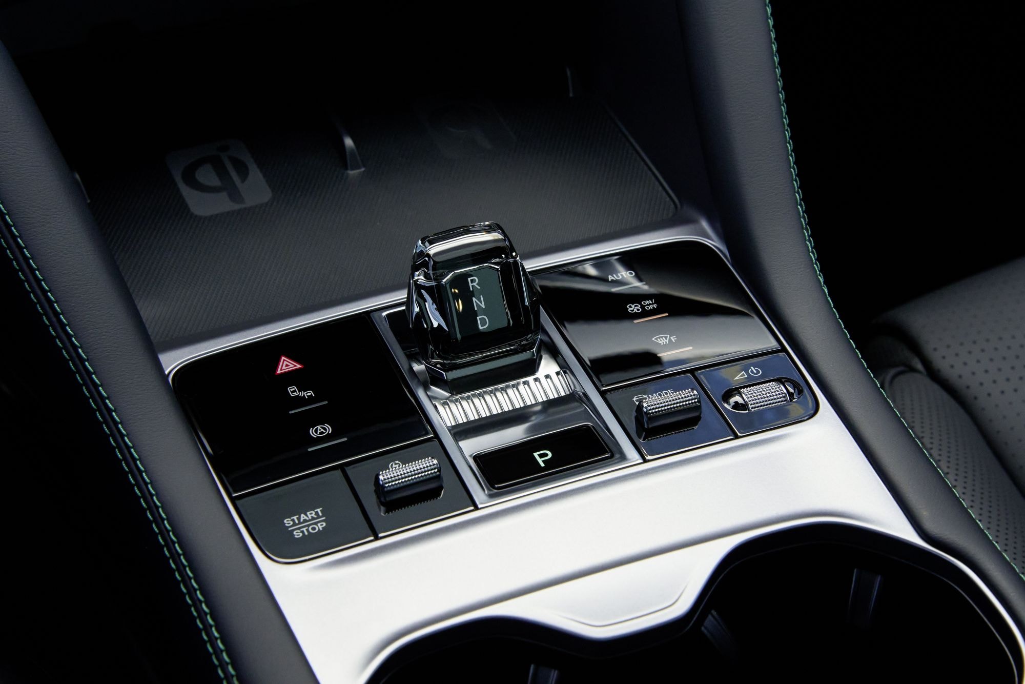 Controles integrados en el volante del BYD Seal U.