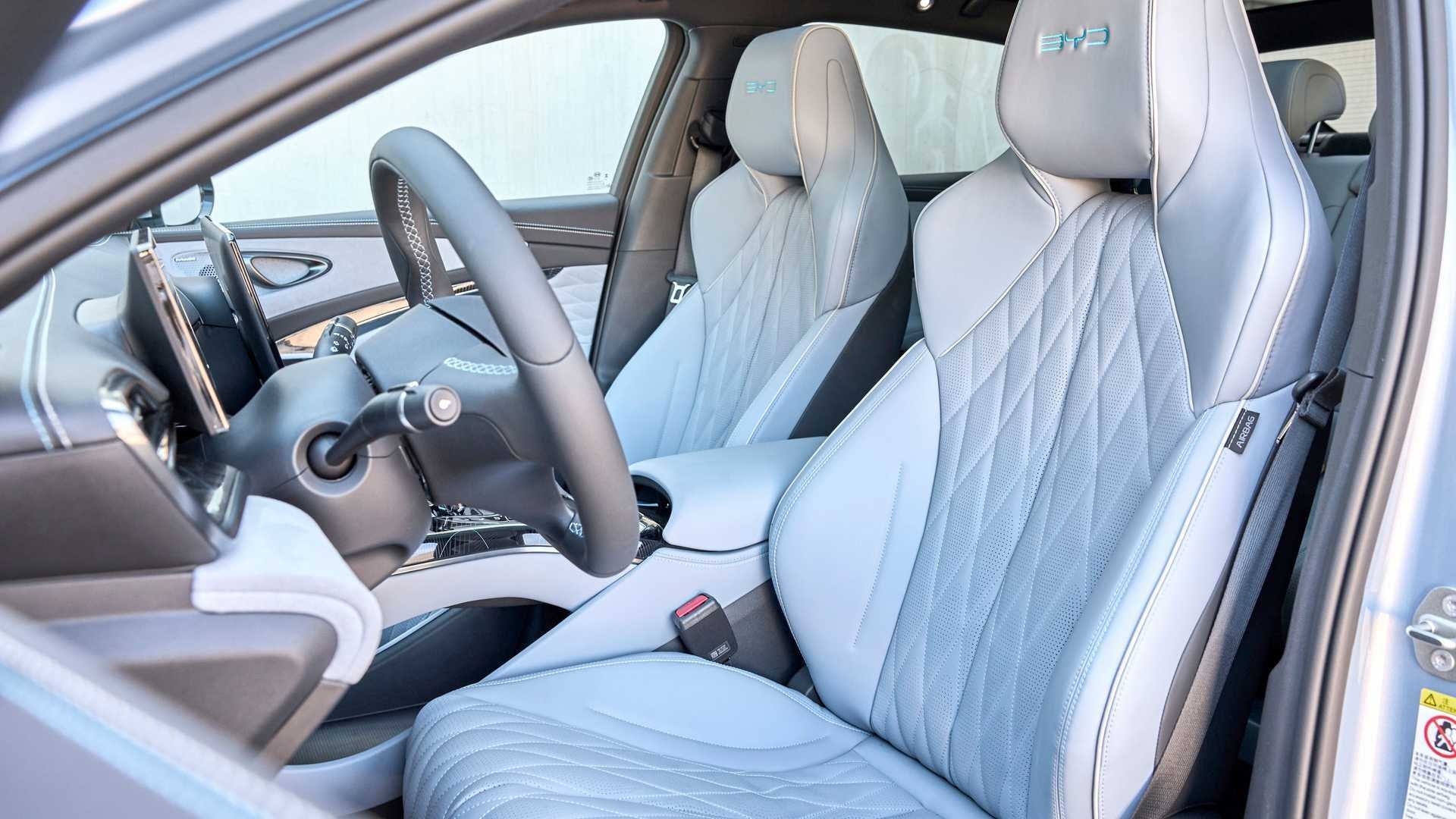 Asientos delanteros de cuero del BYD Seal, comodidad y lujo unidos