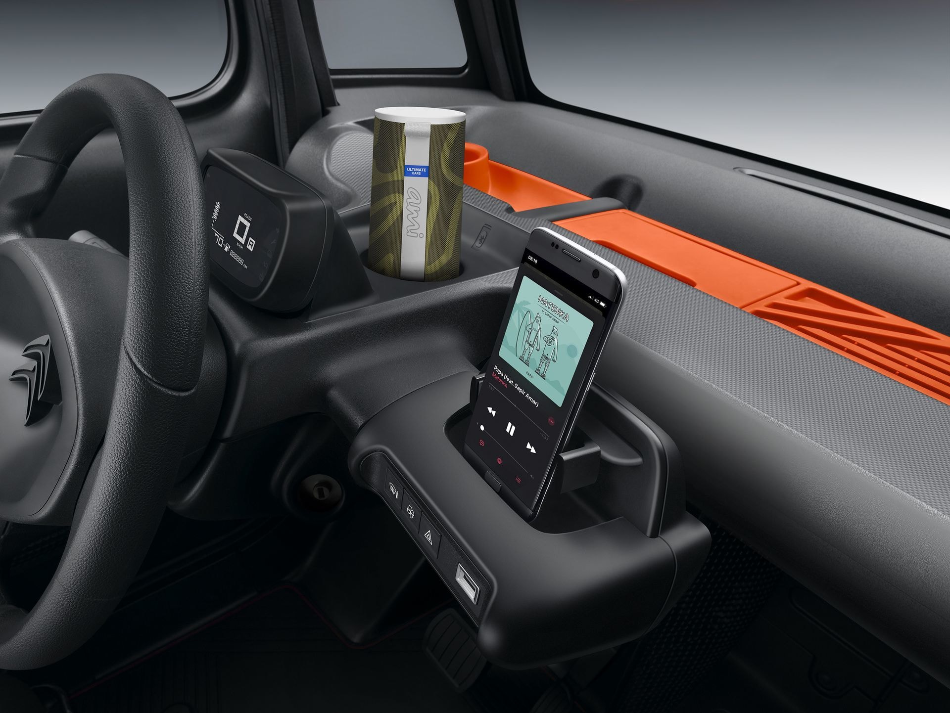 Detalle del soporte para móvil y panel de instrumentos en el Citroën AMI.