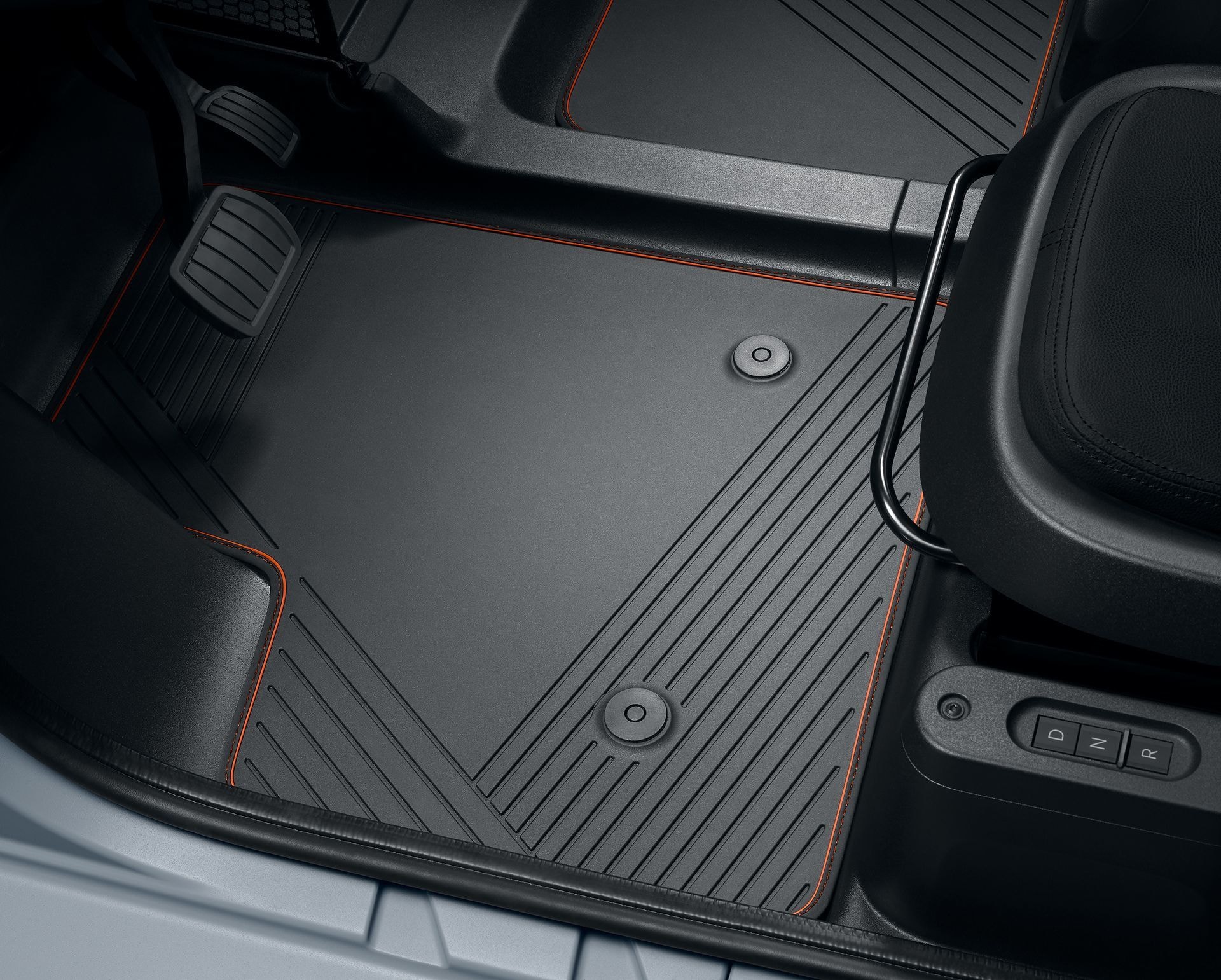 Vista del suelo de goma con patrones circulares para mejor adherencia.