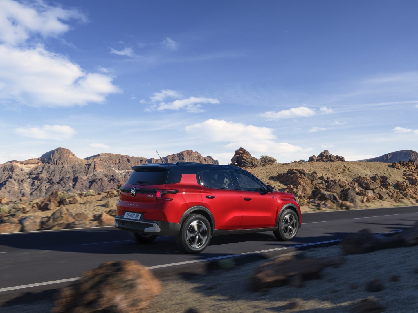 Vista dinámica del Citroën C3 Aircross circulando.