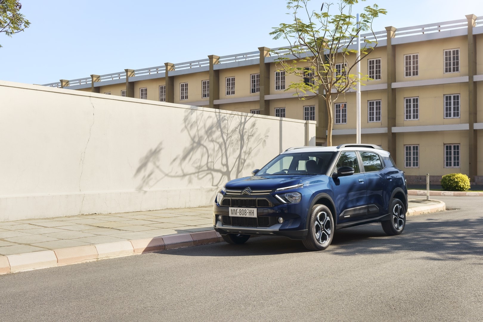 Citroën C3 Aircross aparcado en entorno urbano.