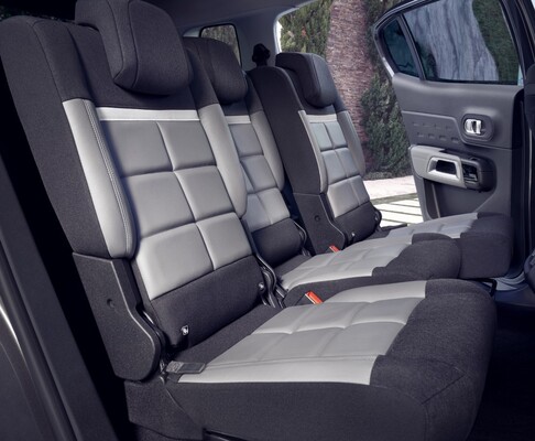 Configuración del espacio trasero del Citroën C3 con asientos ergonómicos. Configuración del espacio trasero del Citroën C3 con asientos ergonómicos.