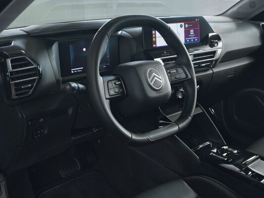 Diseño del salpicadero del Citroën C4 X, resalta la tecnología y confort en el interior. Diseño del salpicadero del Citroën C4 X, resalta la tecnología y confort en el interior.