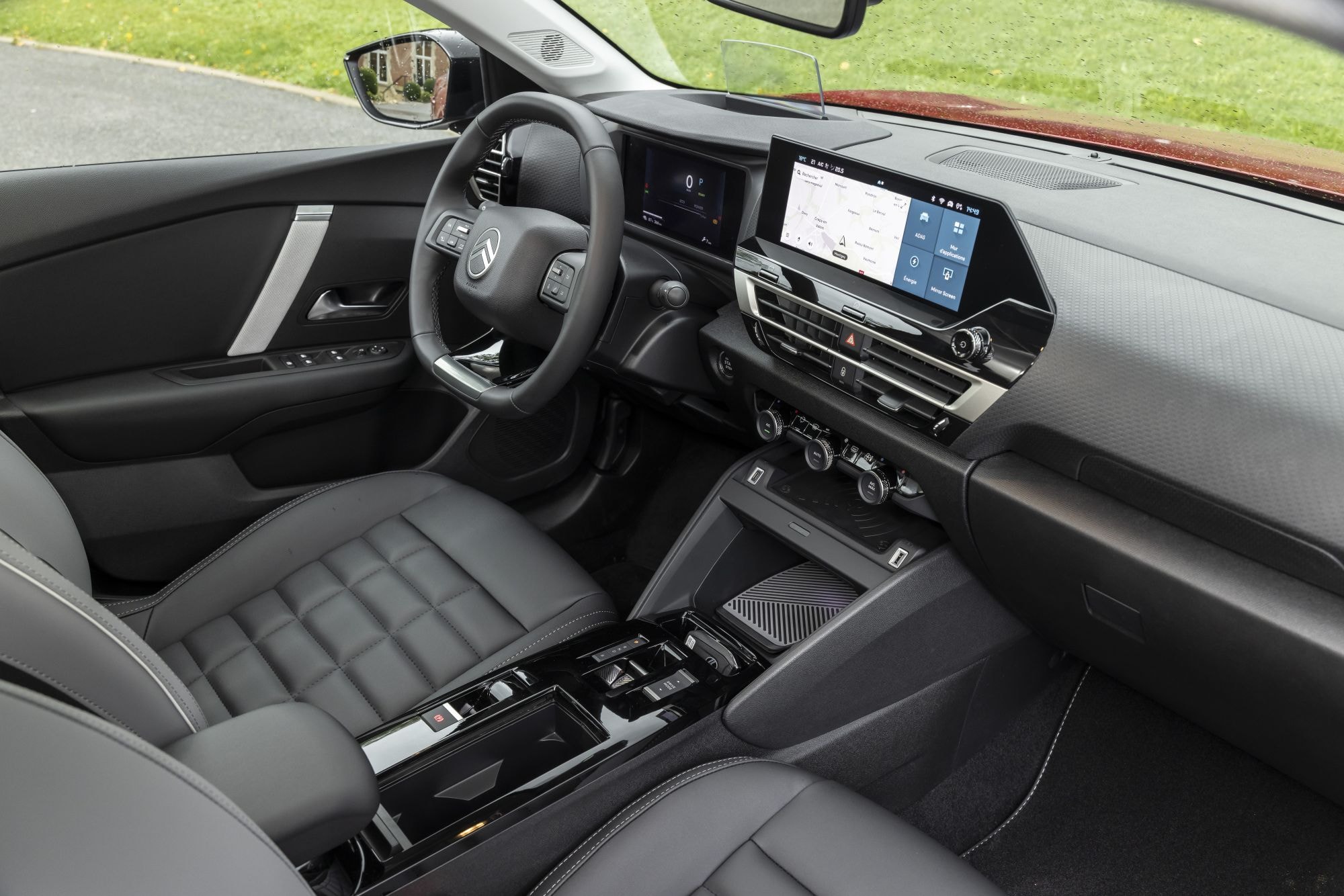 Asientos delanteros del Citroën C4, combinando confort y estilo.