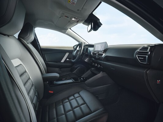 Cabina estilizada del Citroën C4, ideal para viajes largos Cabina estilizada del Citroën C4, ideal para viajes largos