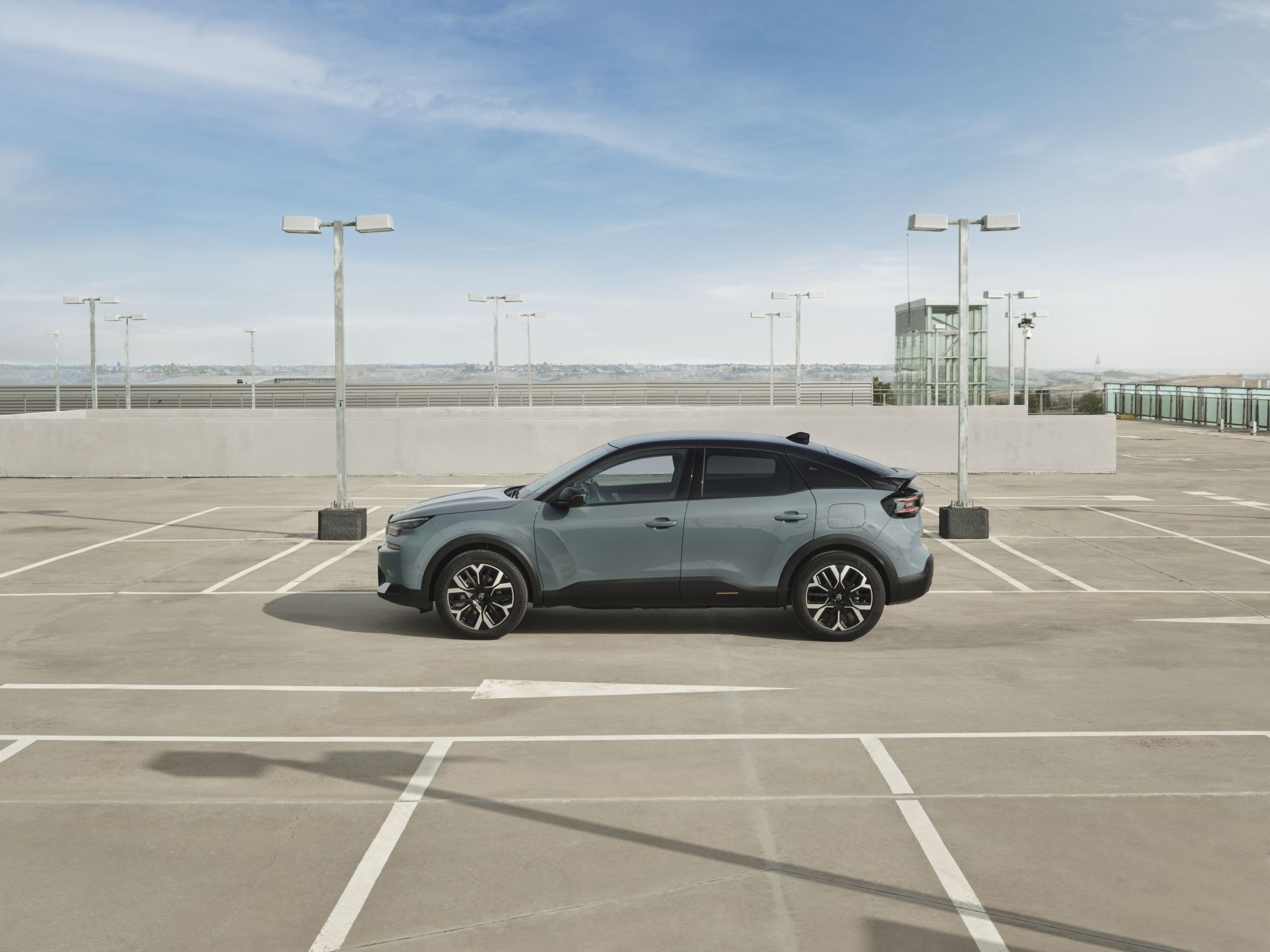 Vista lateral del interior del Citroën C4 con asientos ergonómicos