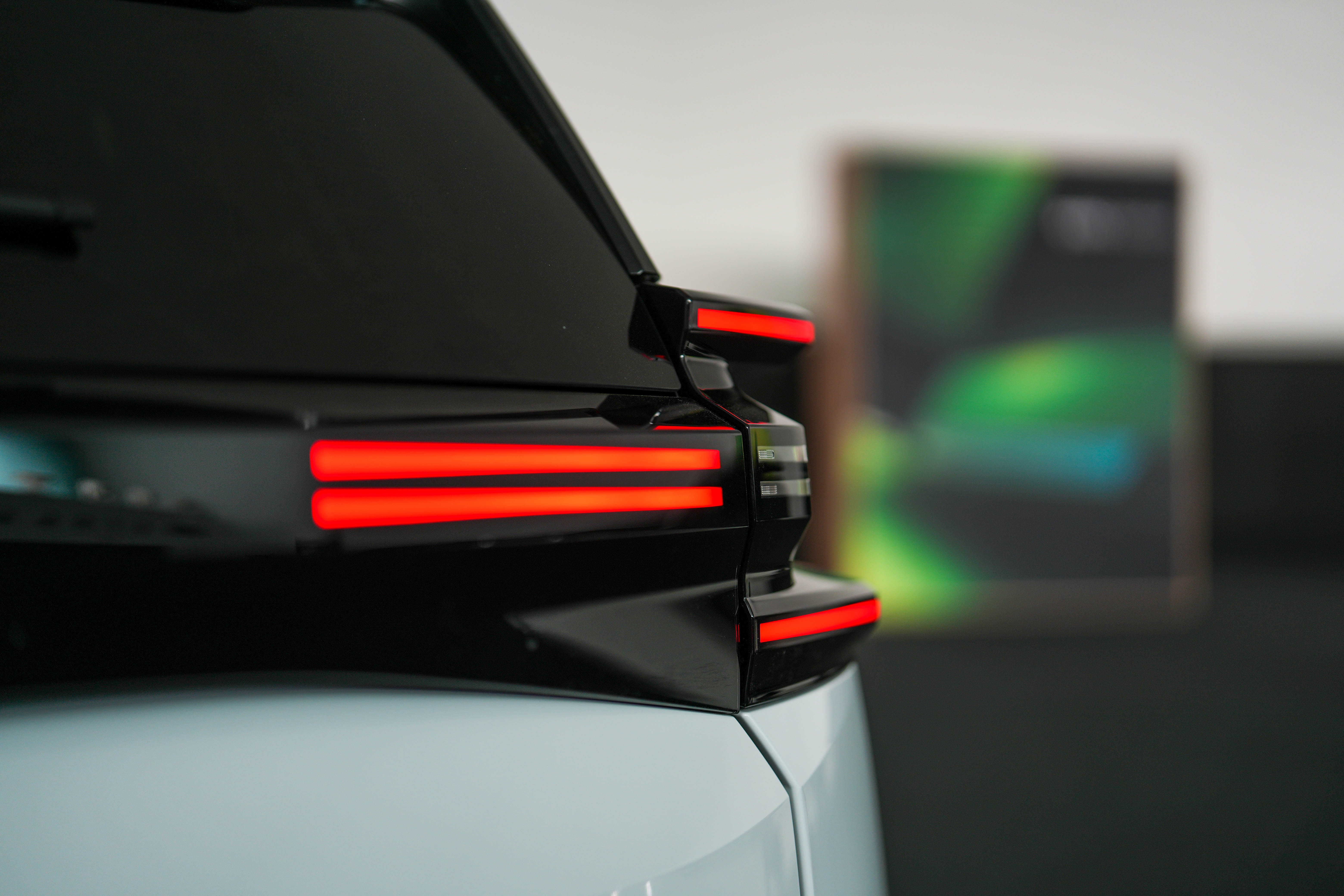 Frontal del Citroën C5 Aircross posando en un ambiente controlado