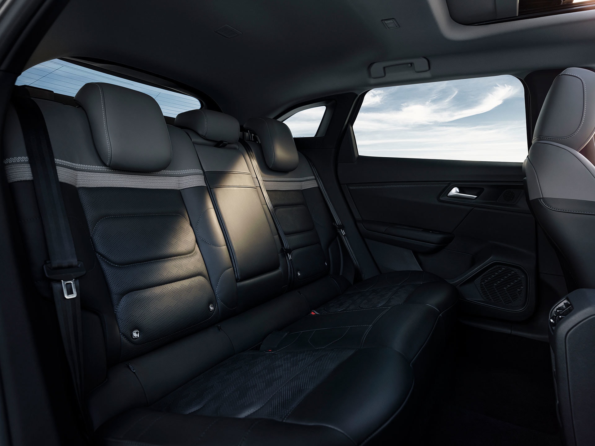 Confort en la segunda fila de asientos, visión panorámica.