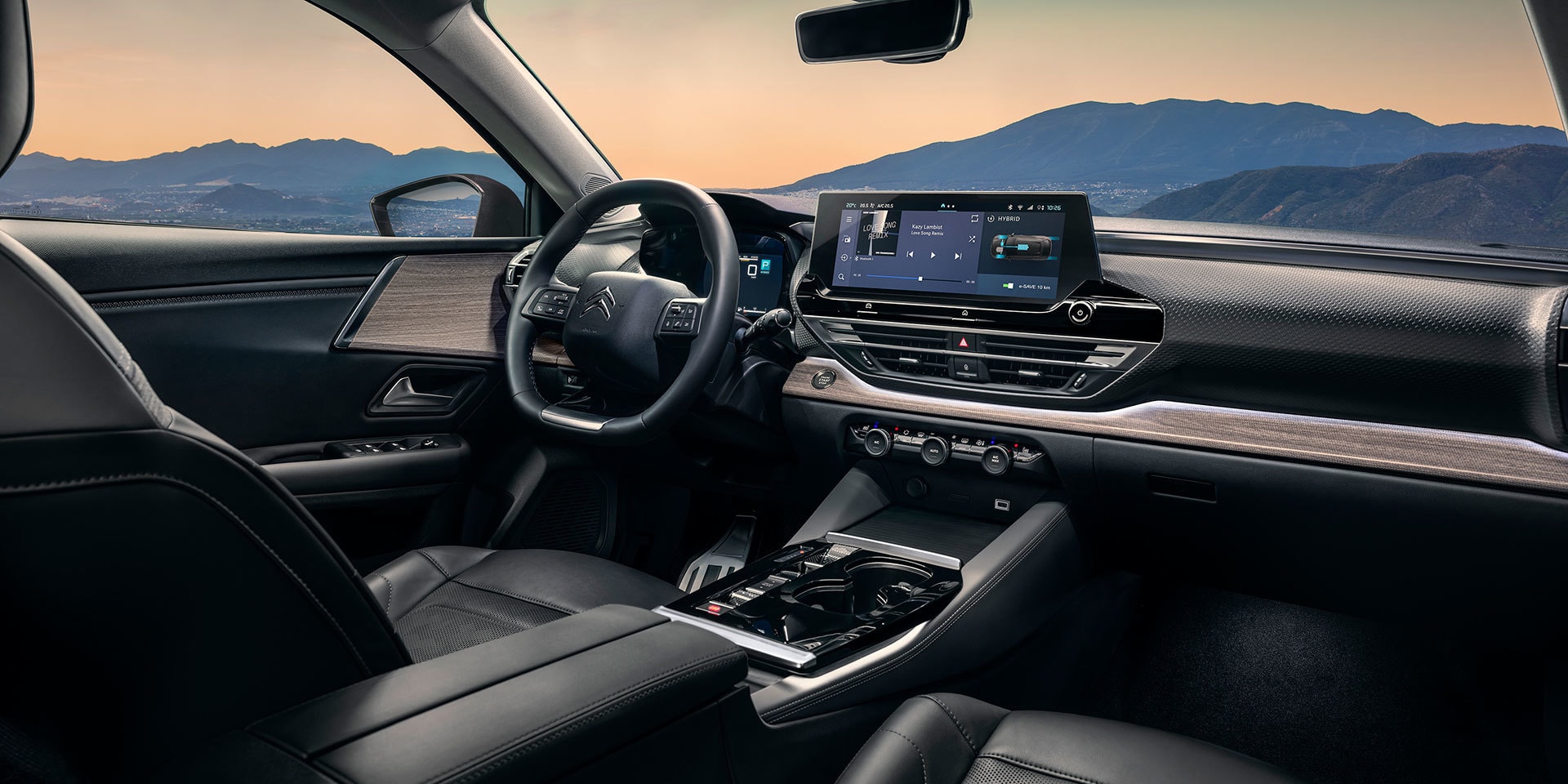 Cabina del Citroën C5 X, un derroche de confort y tecnología al volante.