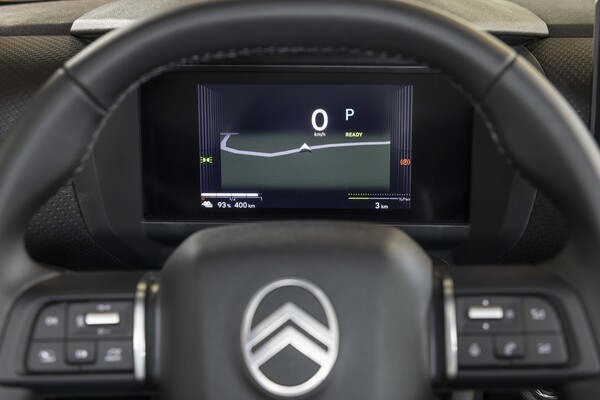 Asientos traseros del Citroën C4 eléctrico, espaciosos y muy cómodos. Asientos traseros del Citroën C4 eléctrico, espaciosos y muy cómodos.