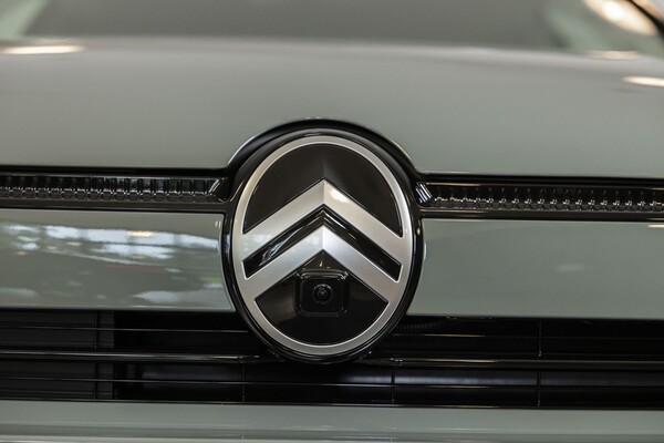 Interior del Citroën C4 eléctrico, donde se combina confort y tecnología. Interior del Citroën C4 eléctrico, donde se combina confort y tecnología.