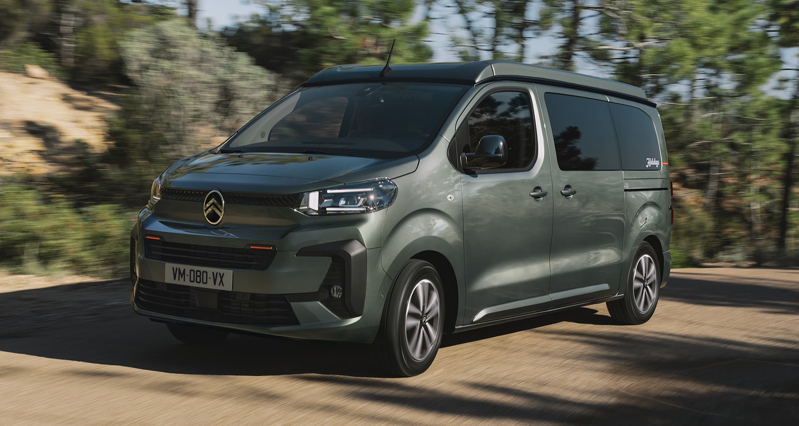 Captura del Citroën Holidays en movimiento, mostrando su línea dinámica.