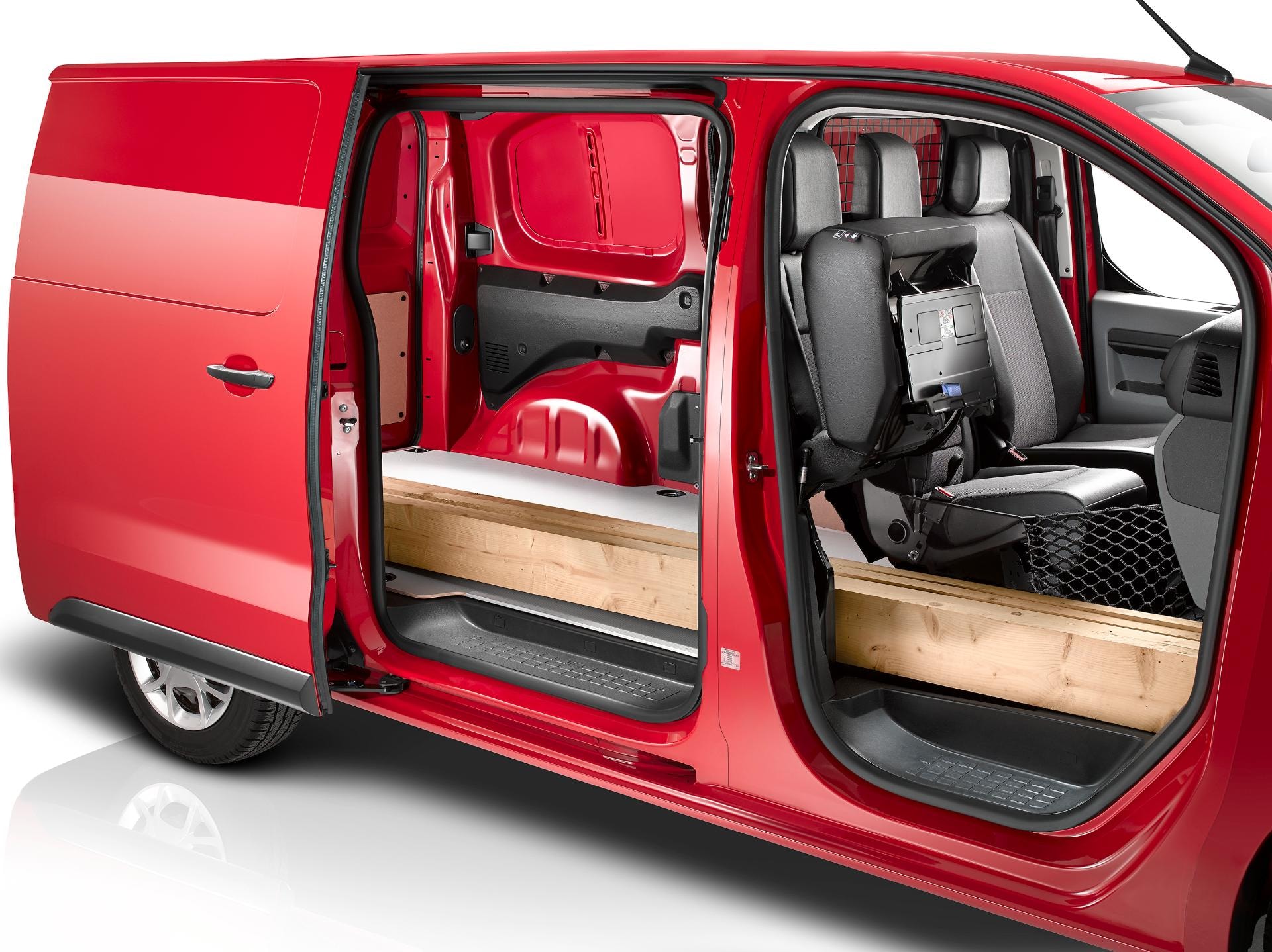 Interior espacioso, con detalle de capacidad de carga