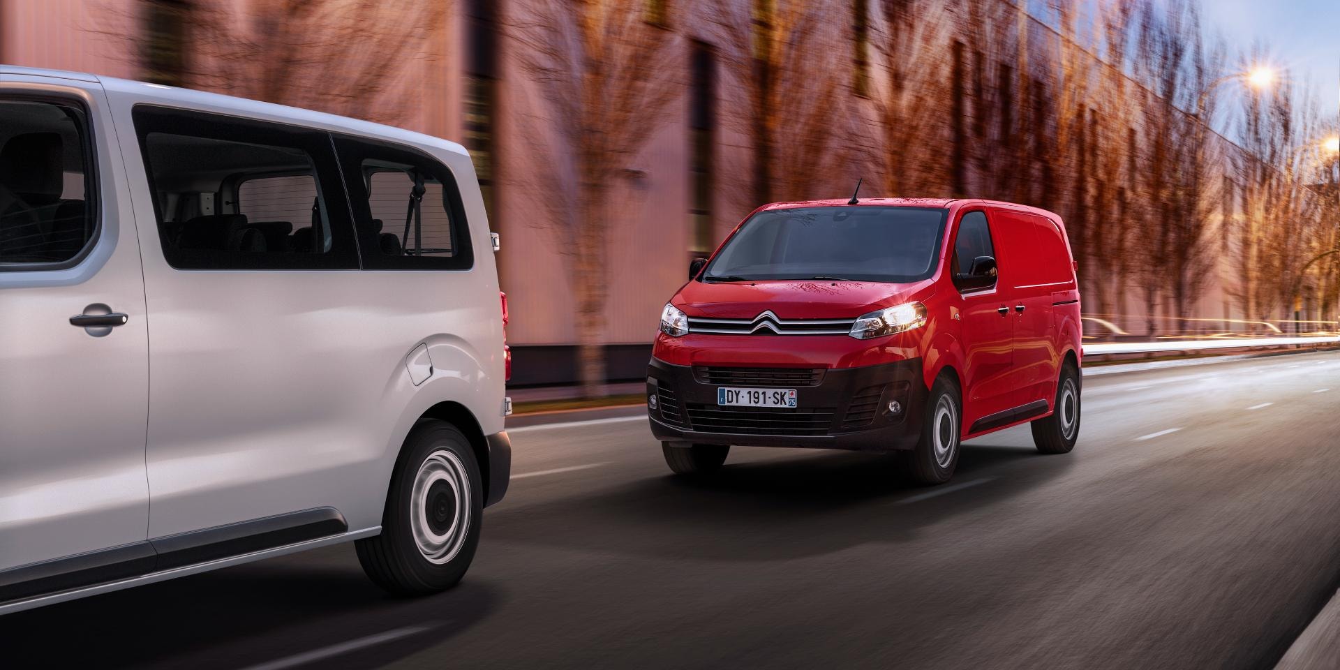 Citroën Jumpy seguido por su versión de carga, mostrando versatilidad de la gama.