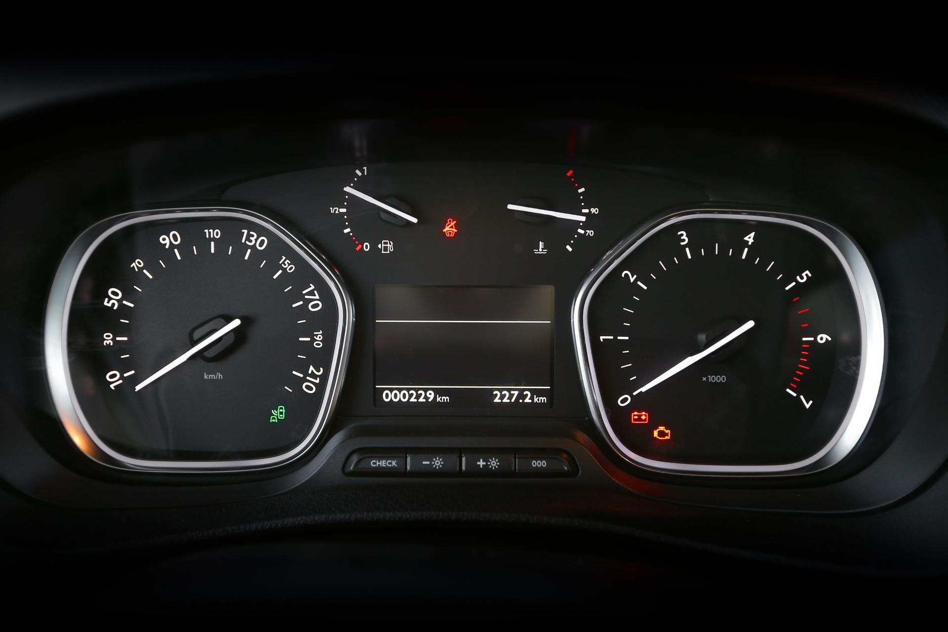 Cuadro de mandos del Citroën Jumpy con información clara y accesible